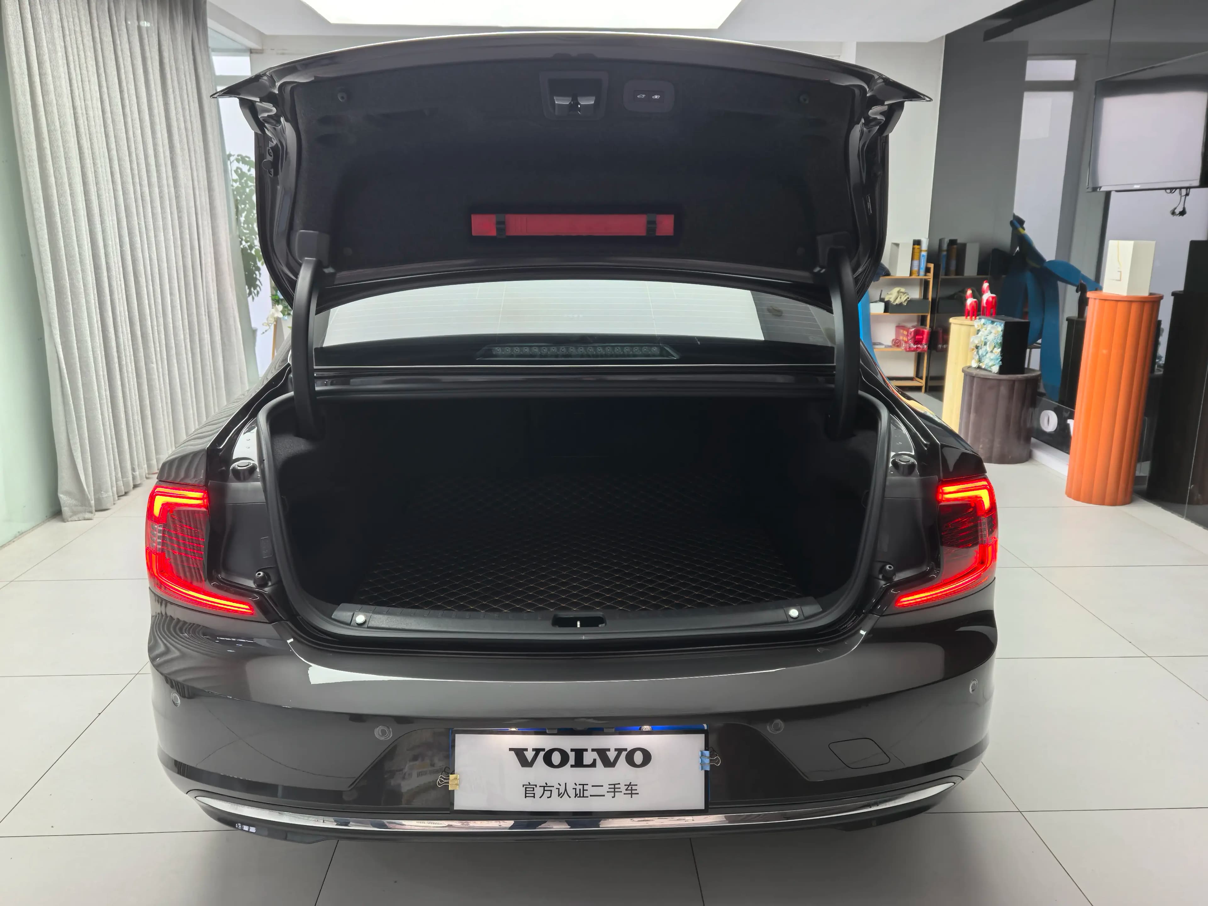Volvo S90 2025 г. 13149 км. — фото 12