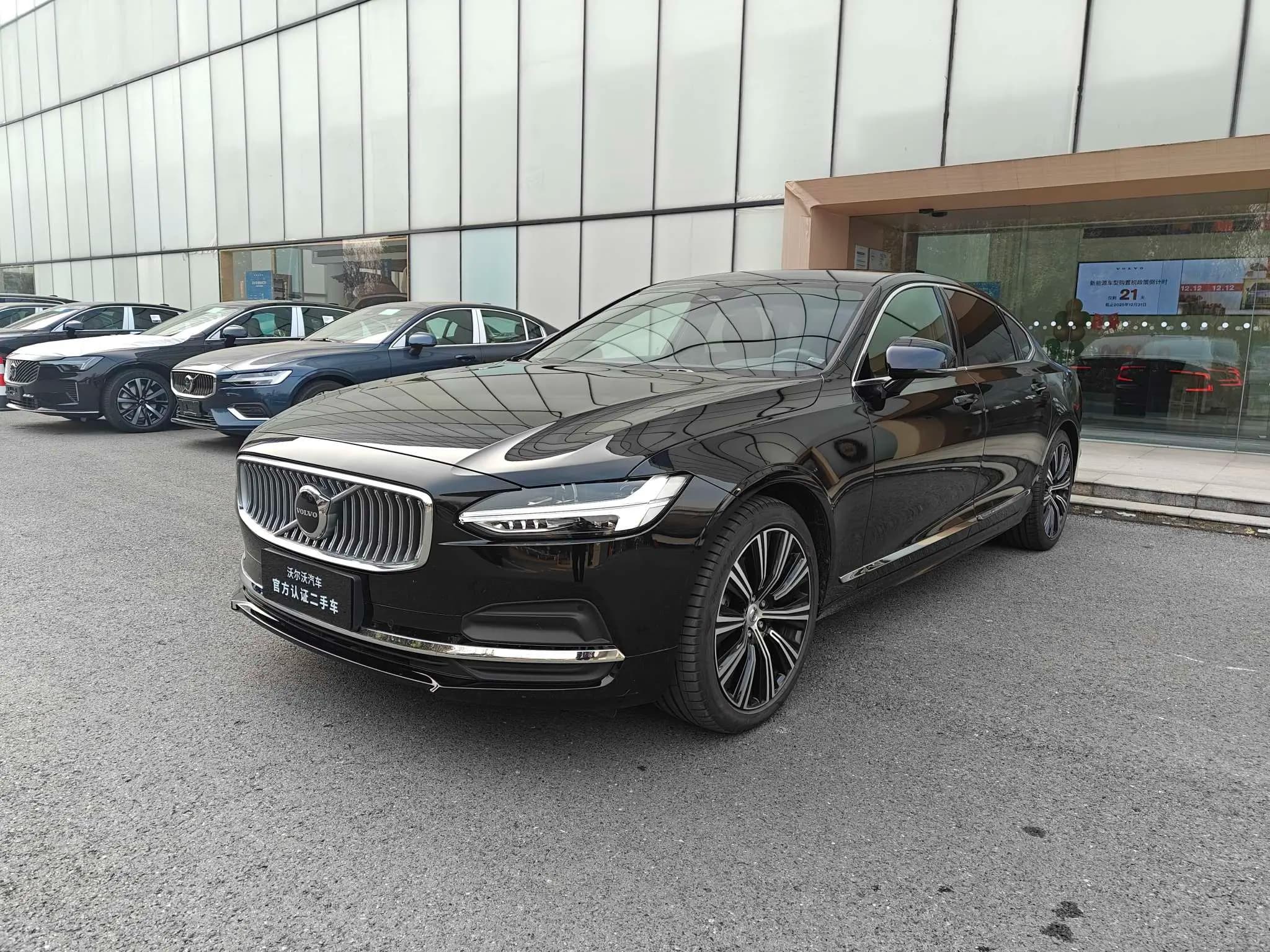 Volvo S90 2025 г. 7118 км.