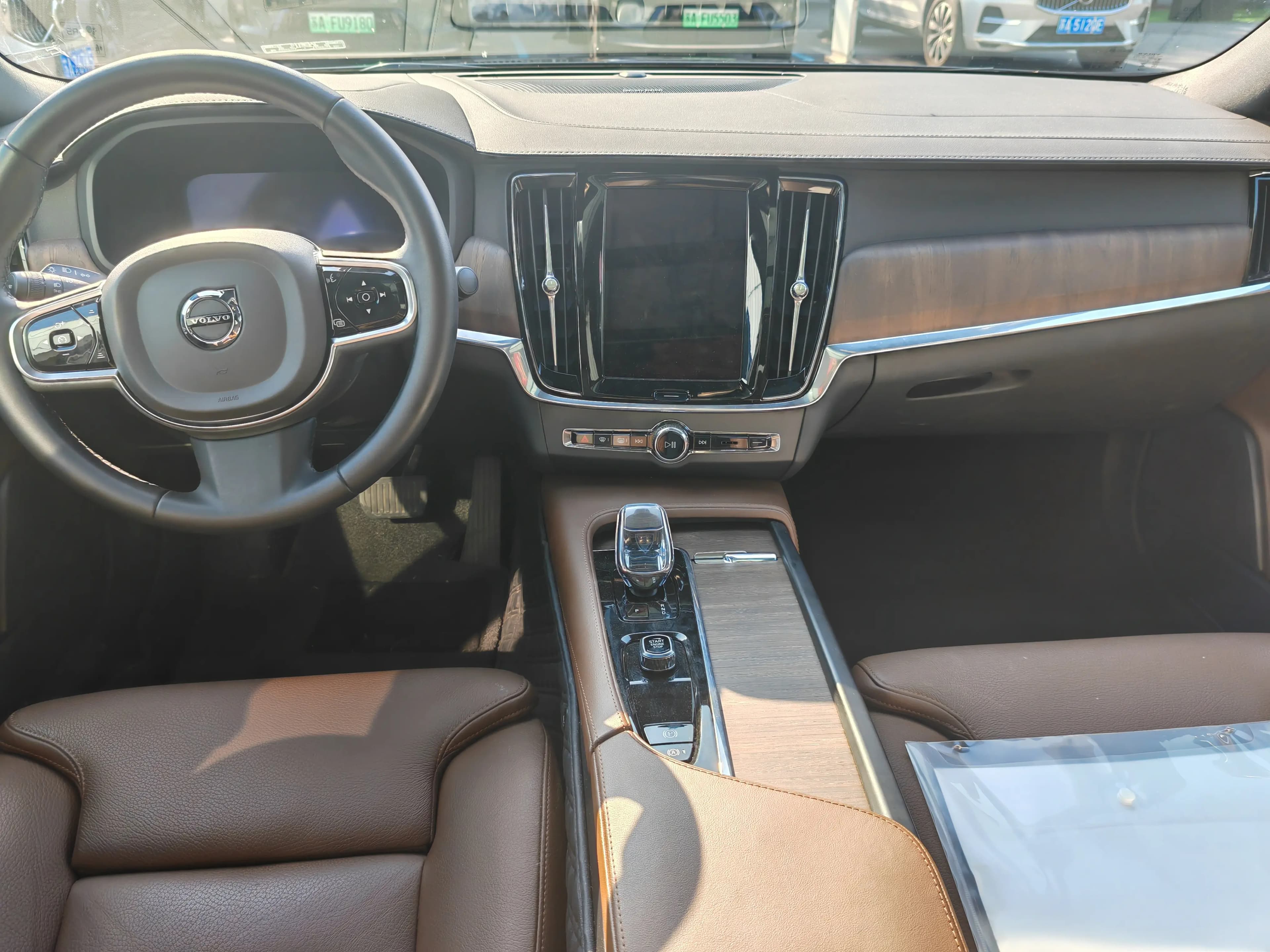 Volvo S90 2025 г. 9119 км. — фото 14