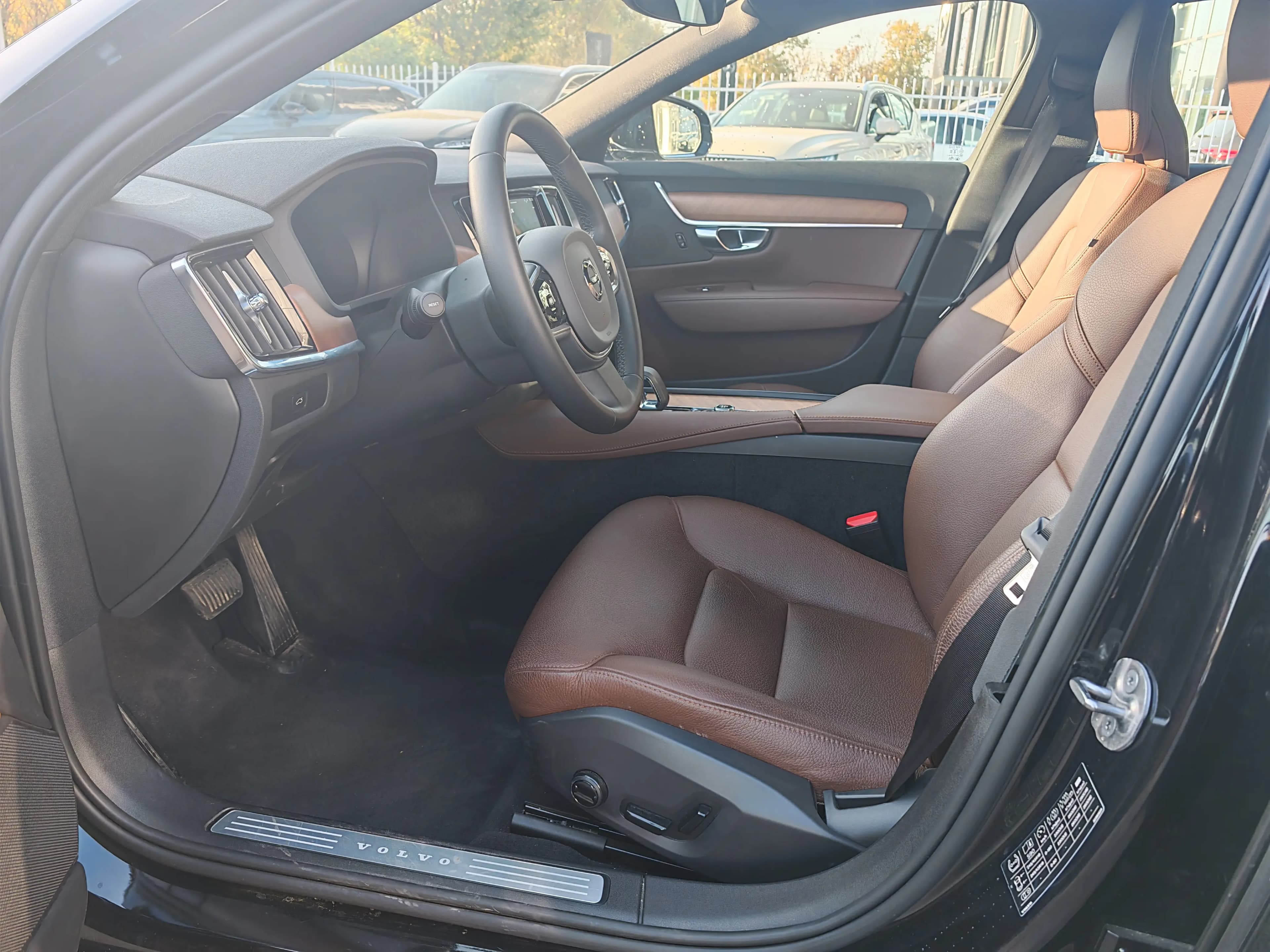 Volvo S90 2025 г. 8120 км. — фото 17