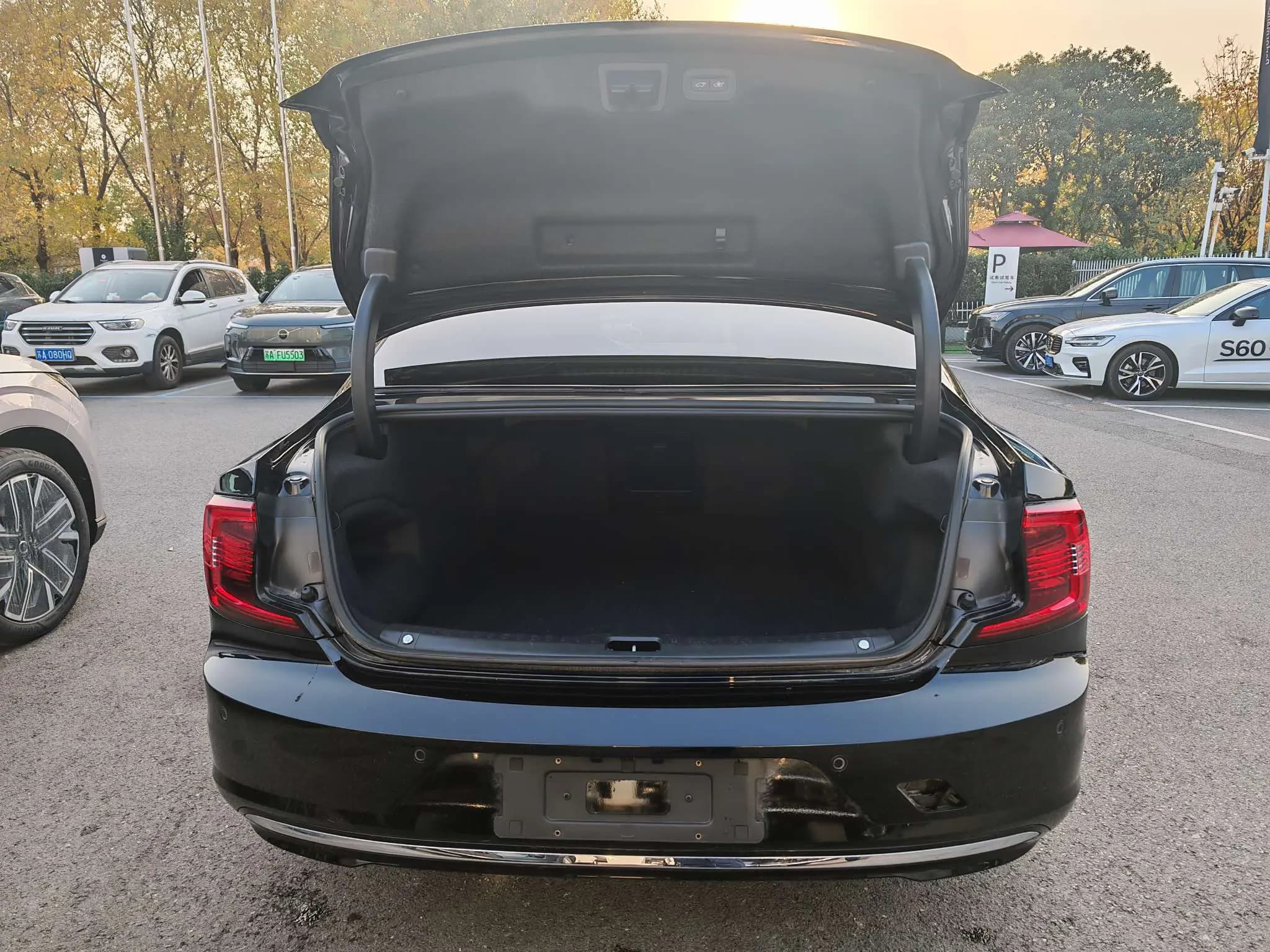 Volvo S90 2025 г. 14123 км. — фото 12
