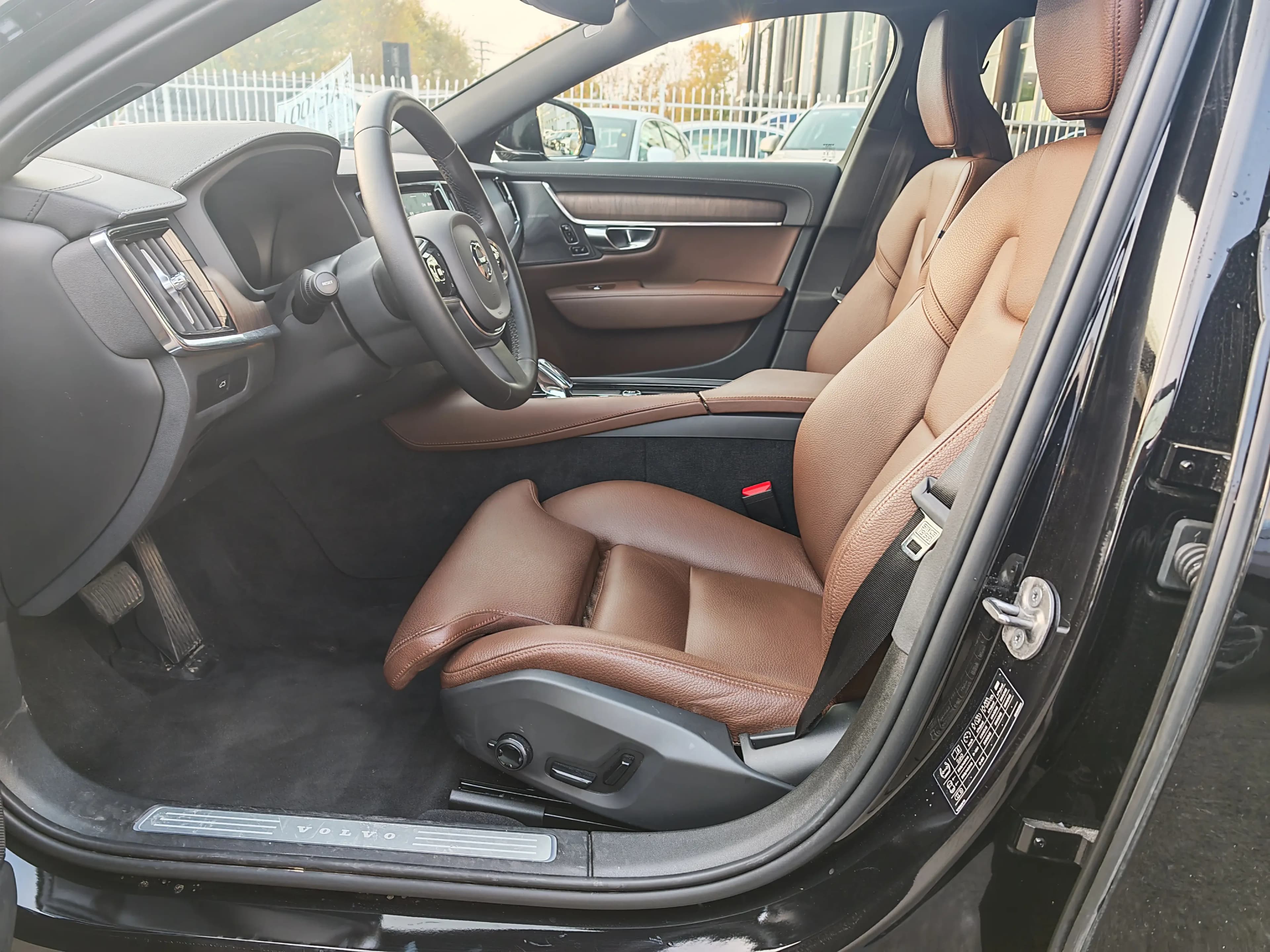 Volvo S90 2025 г. 14123 км. — фото 10