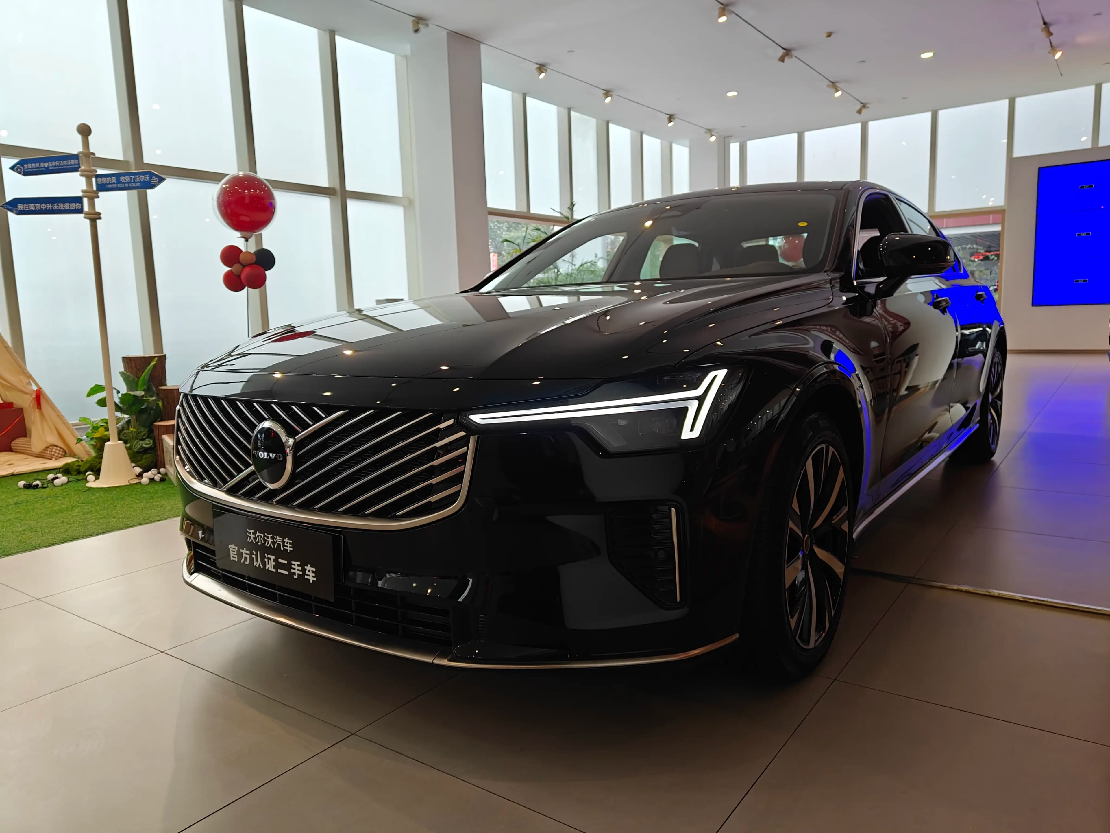 Volvo S90 2025 г. 724 км.
