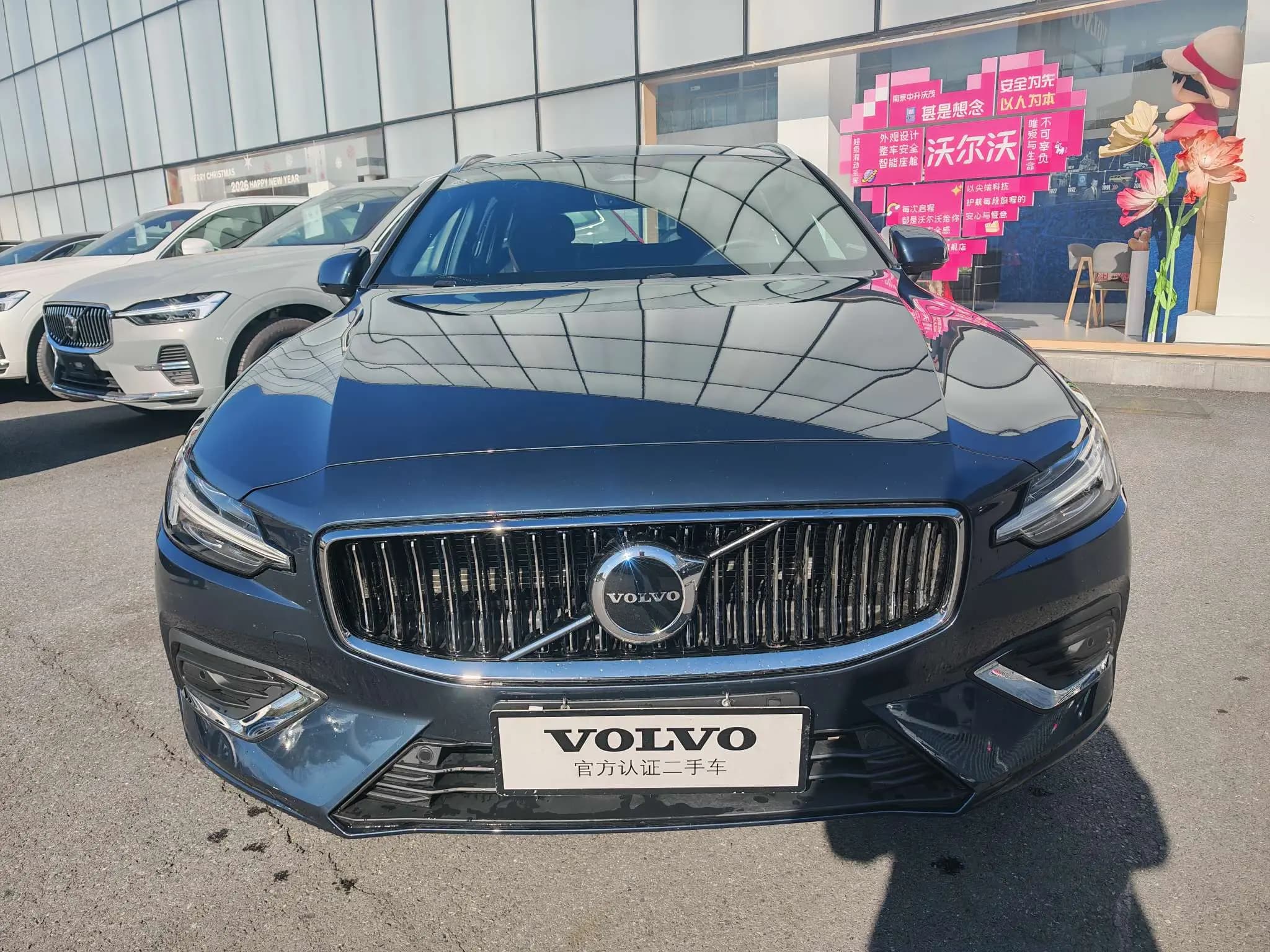 Volvo V60 2025 г. 4089 км. — фото 2