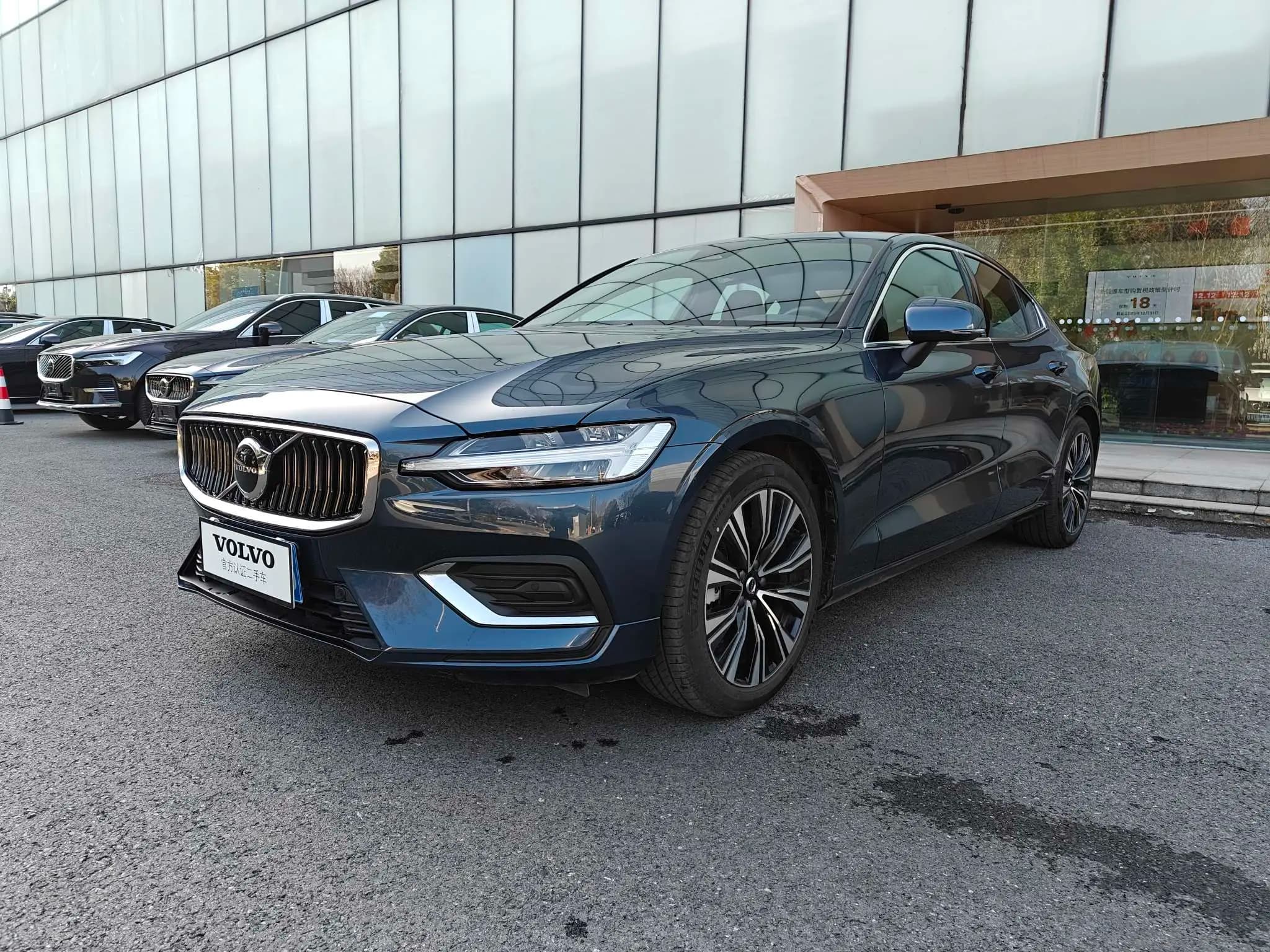 Volvo S60 2025 г. 3127 км.