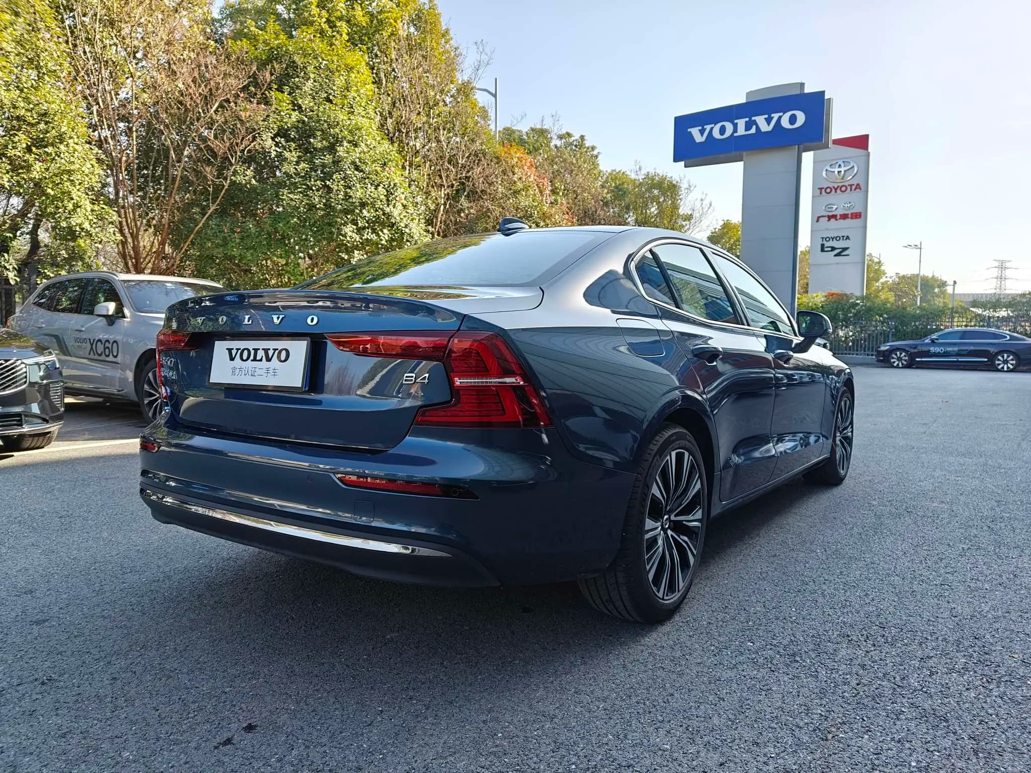 Volvo S60 2025 г. 5128 км. — фото 2