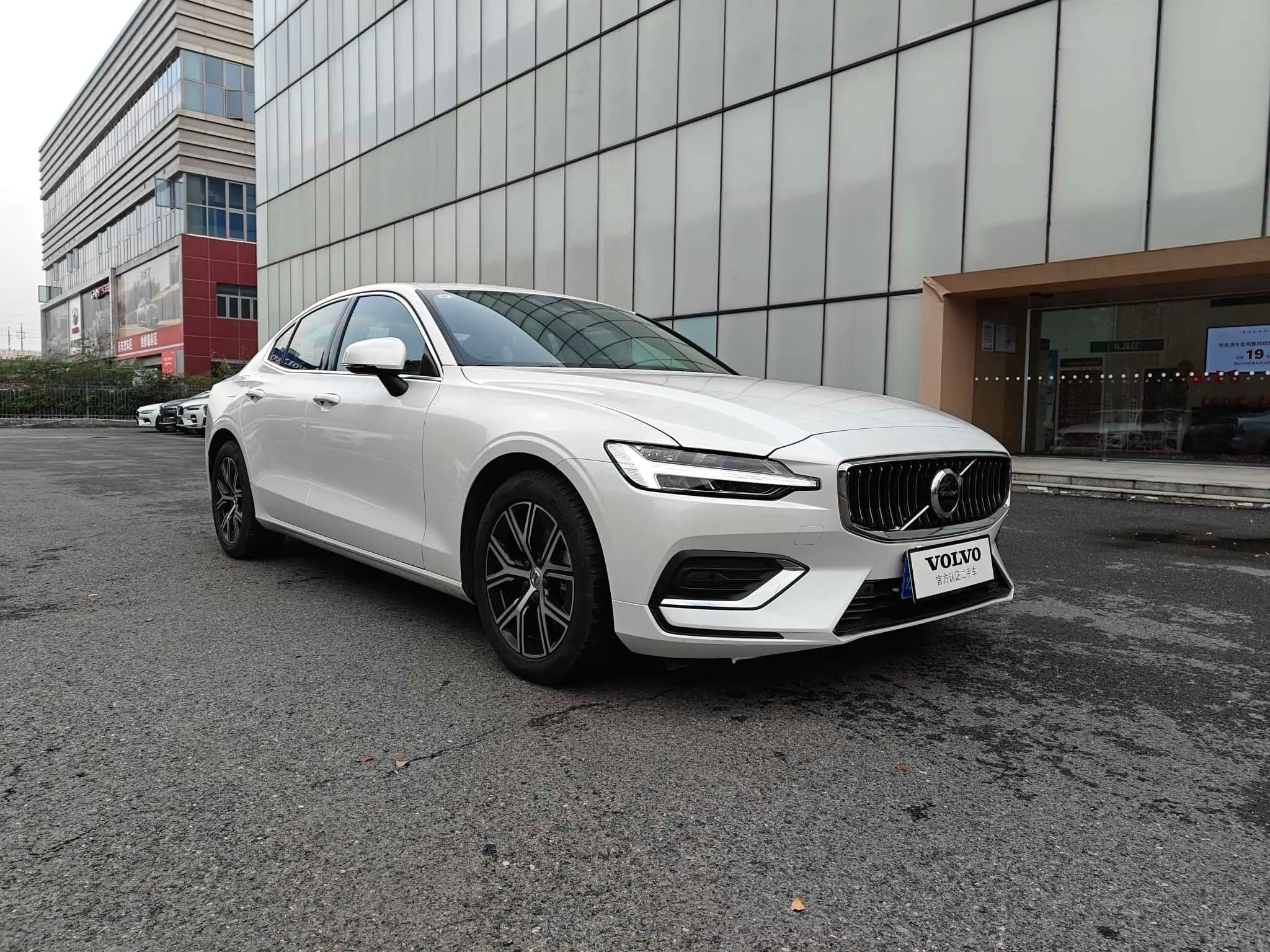 Volvo S60 2025 г. 3329 км. — фото 2