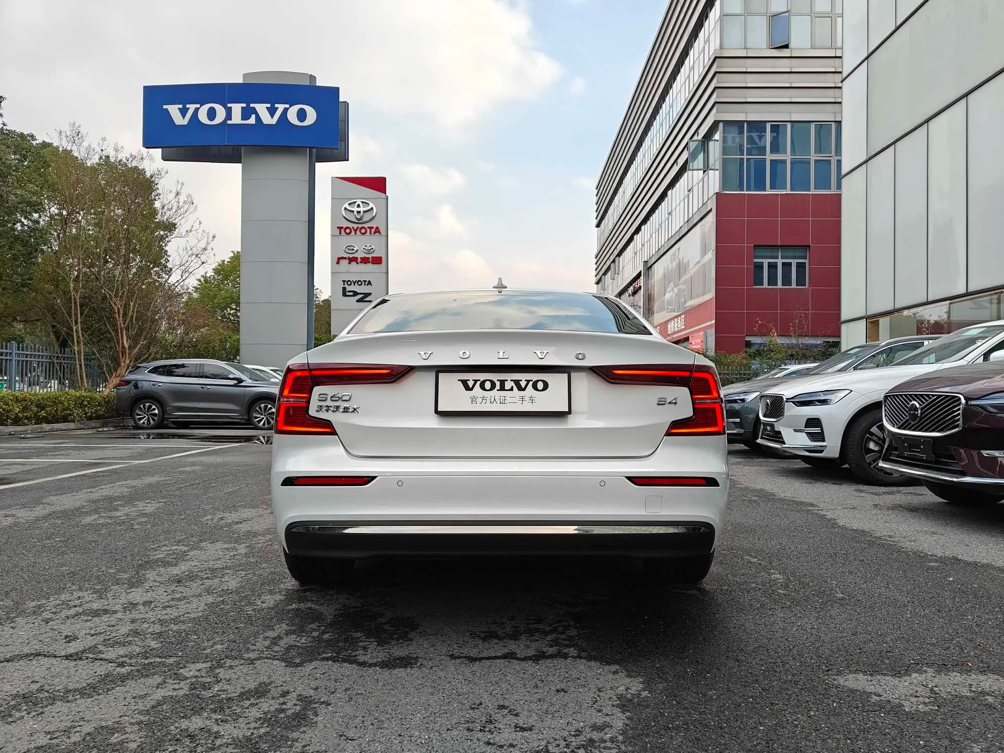 Volvo S60 2025 г. 3329 км. — фото 3