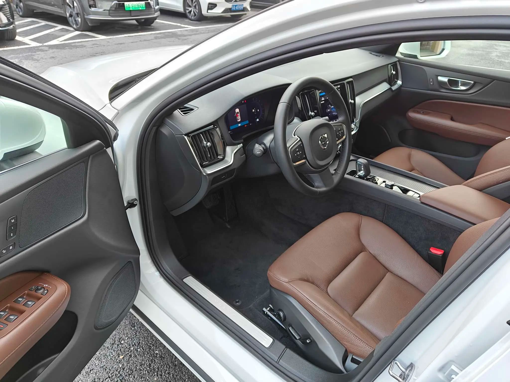 Volvo S60 2025 г. 3329 км. — фото 8