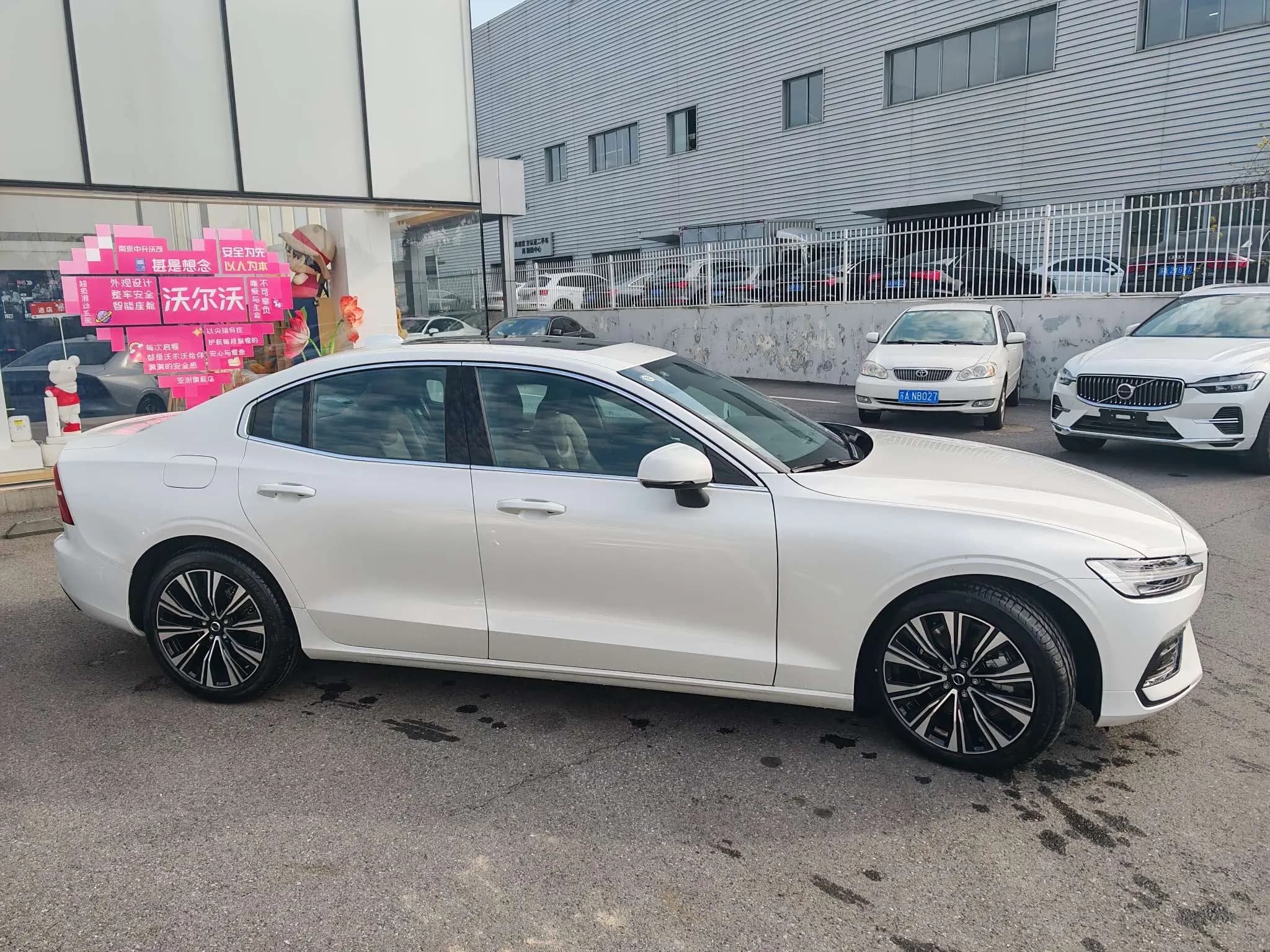 Volvo S60 2025 г. 9130 км. — фото 7