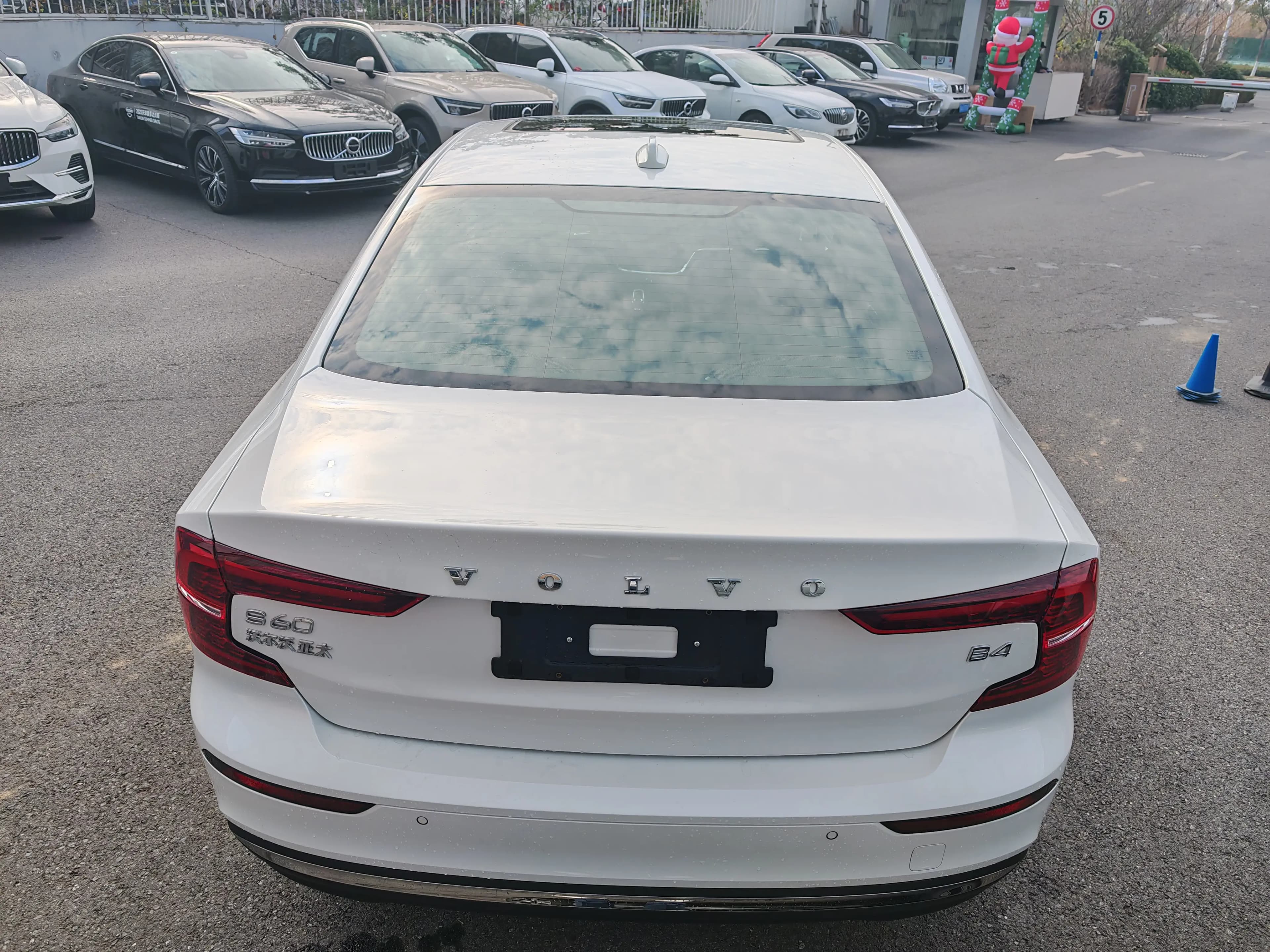 Volvo S60 2025 г. 9130 км. — фото 10