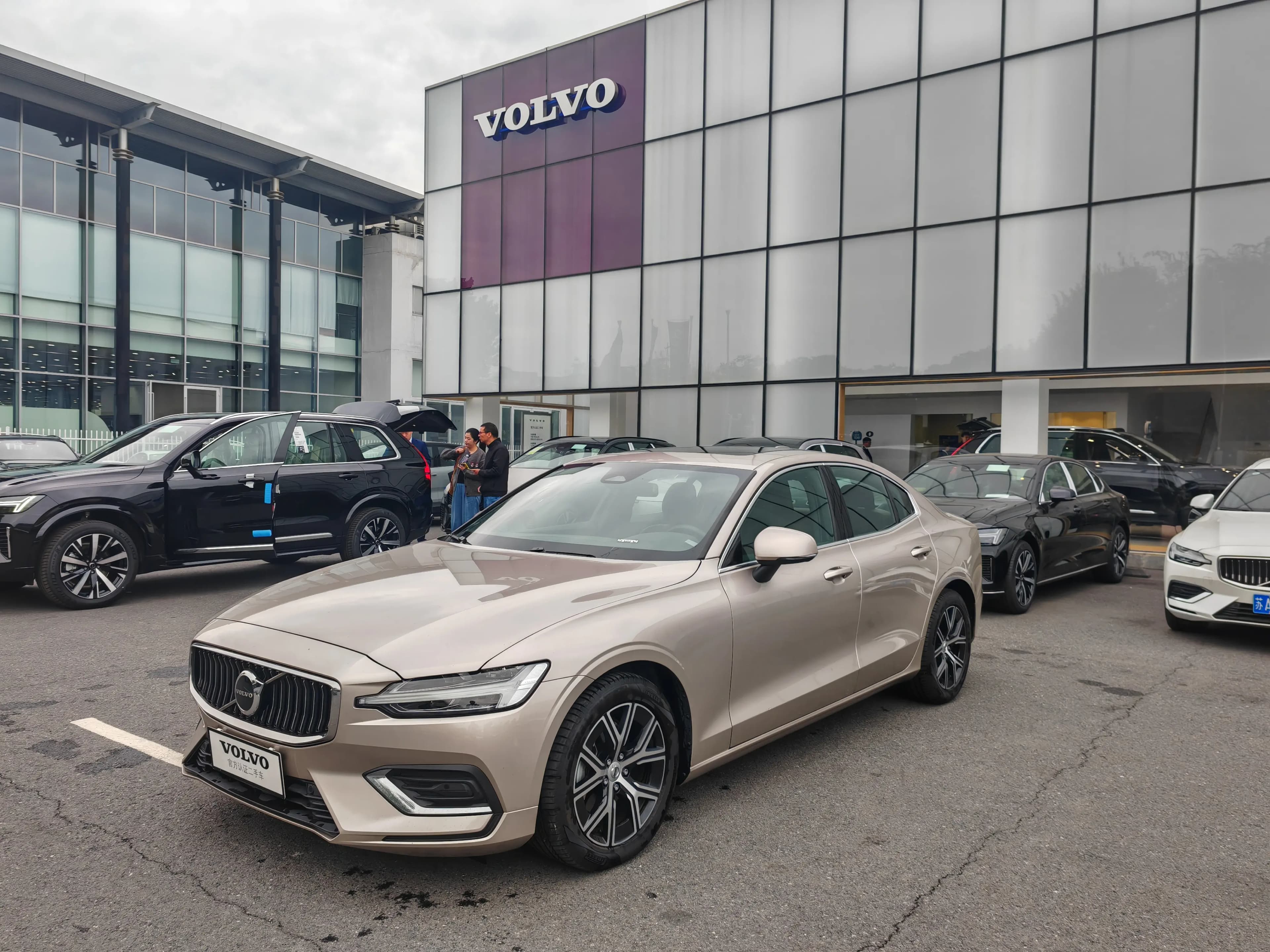 Volvo S60 2025 г. 7131 км.