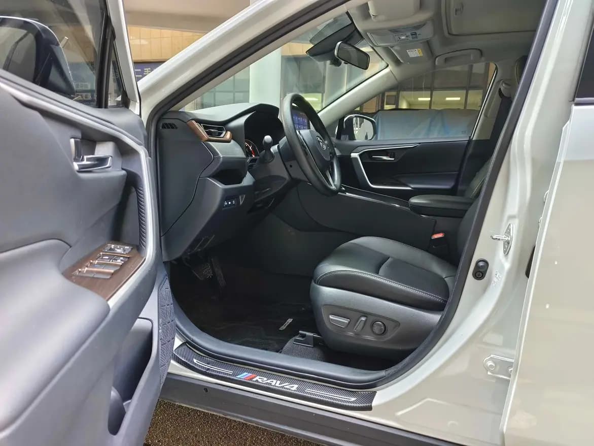 Toyota RAV4 2021 г. 25663 км. — фото 8