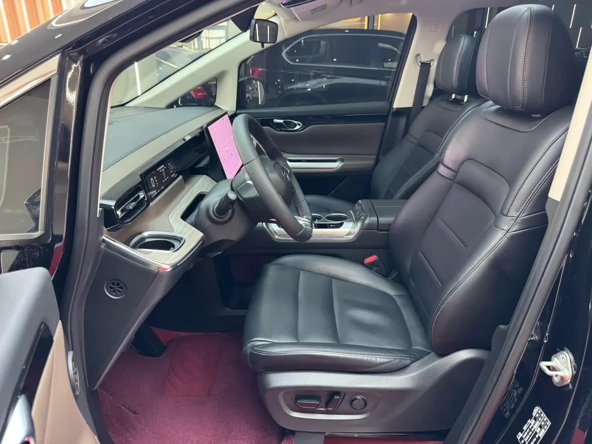 GAC Trumpchi E8 PHEV 2024 г. 50043 км. — фото 31