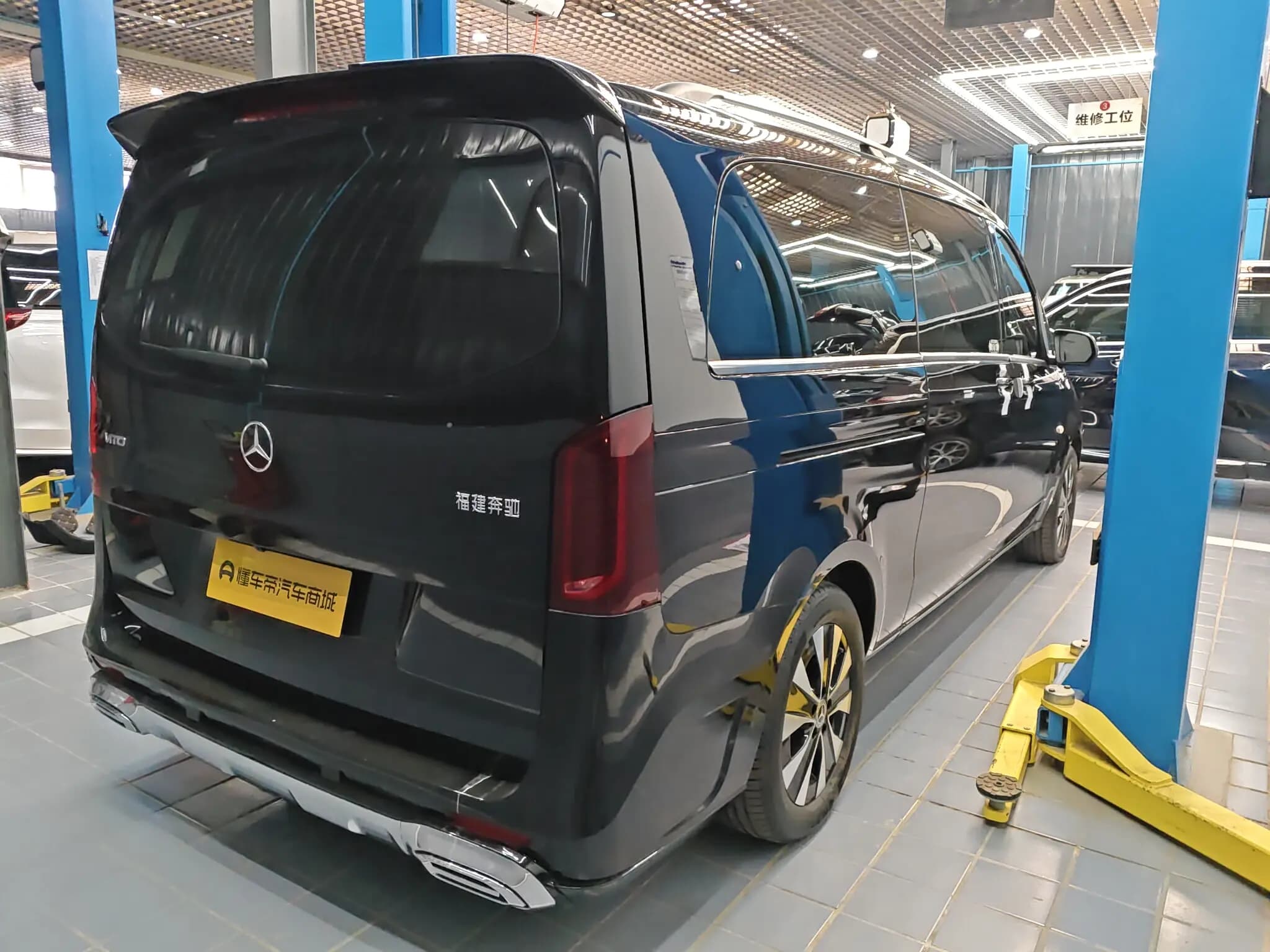 Mercedes-Benz Vito 2023 г. 15293 км. — фото 4