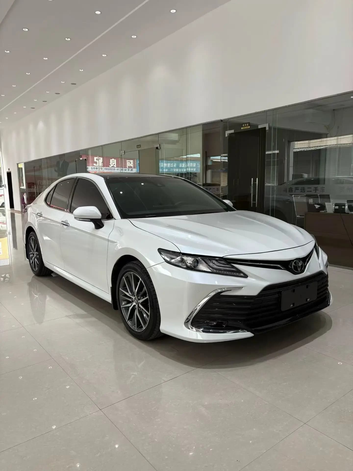 Toyota Camry 2021 г. 77000 км. — фото 3