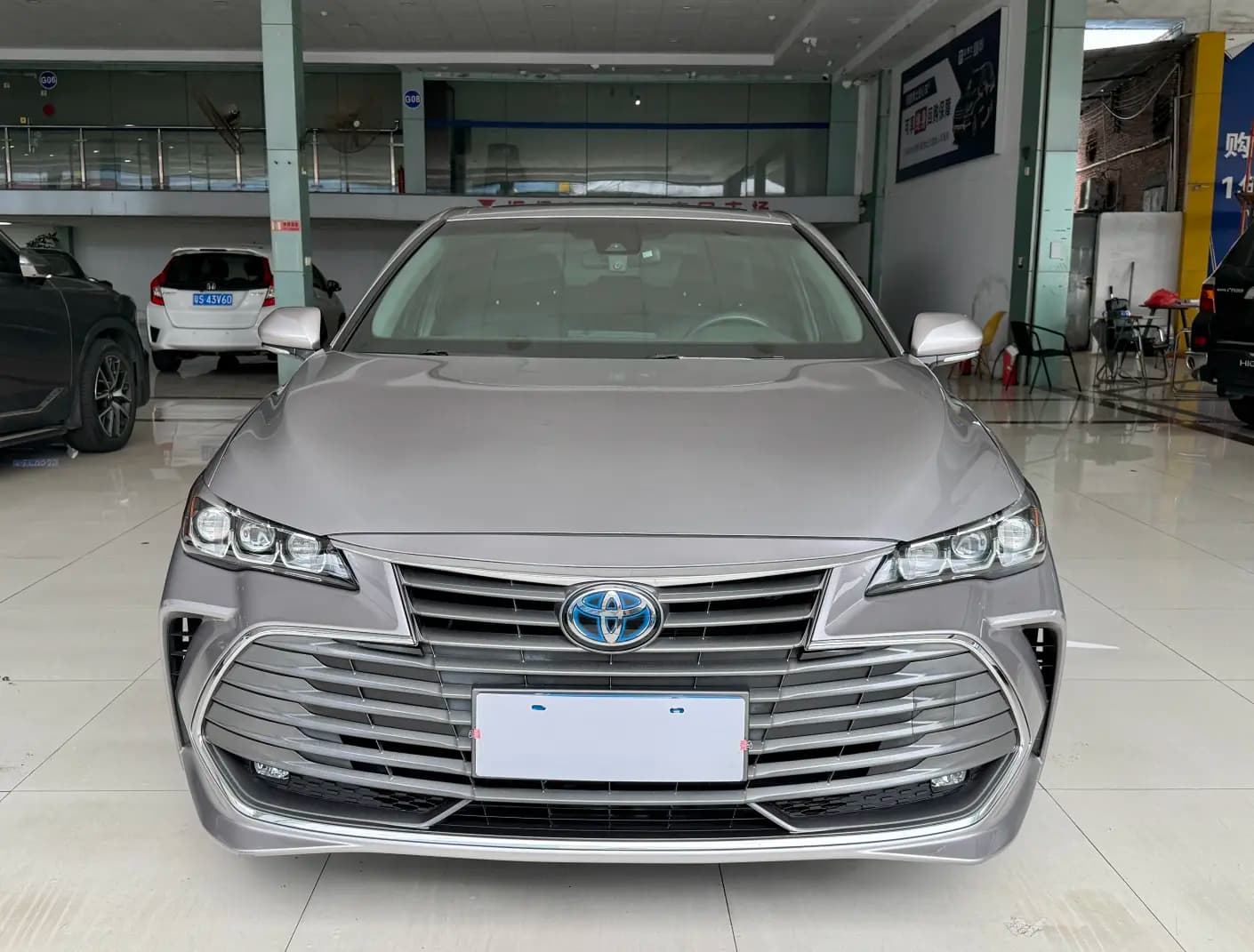 Toyota Avalon 2021 г. 96143 км. — фото 2