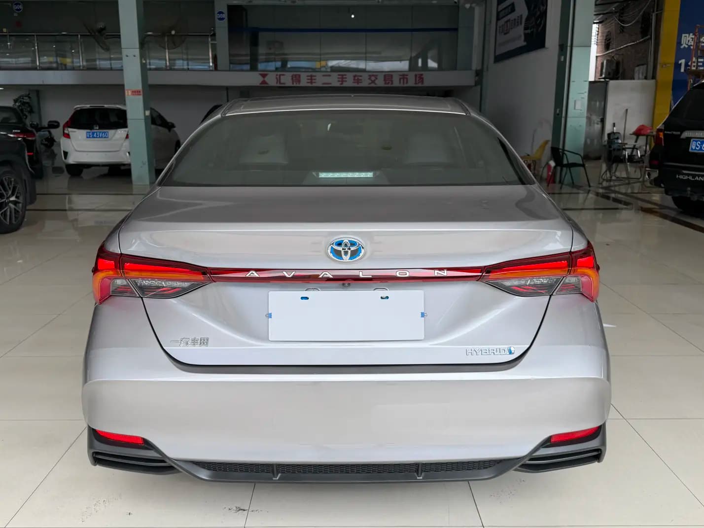Toyota Avalon 2021 г. 96143 км. — фото 6