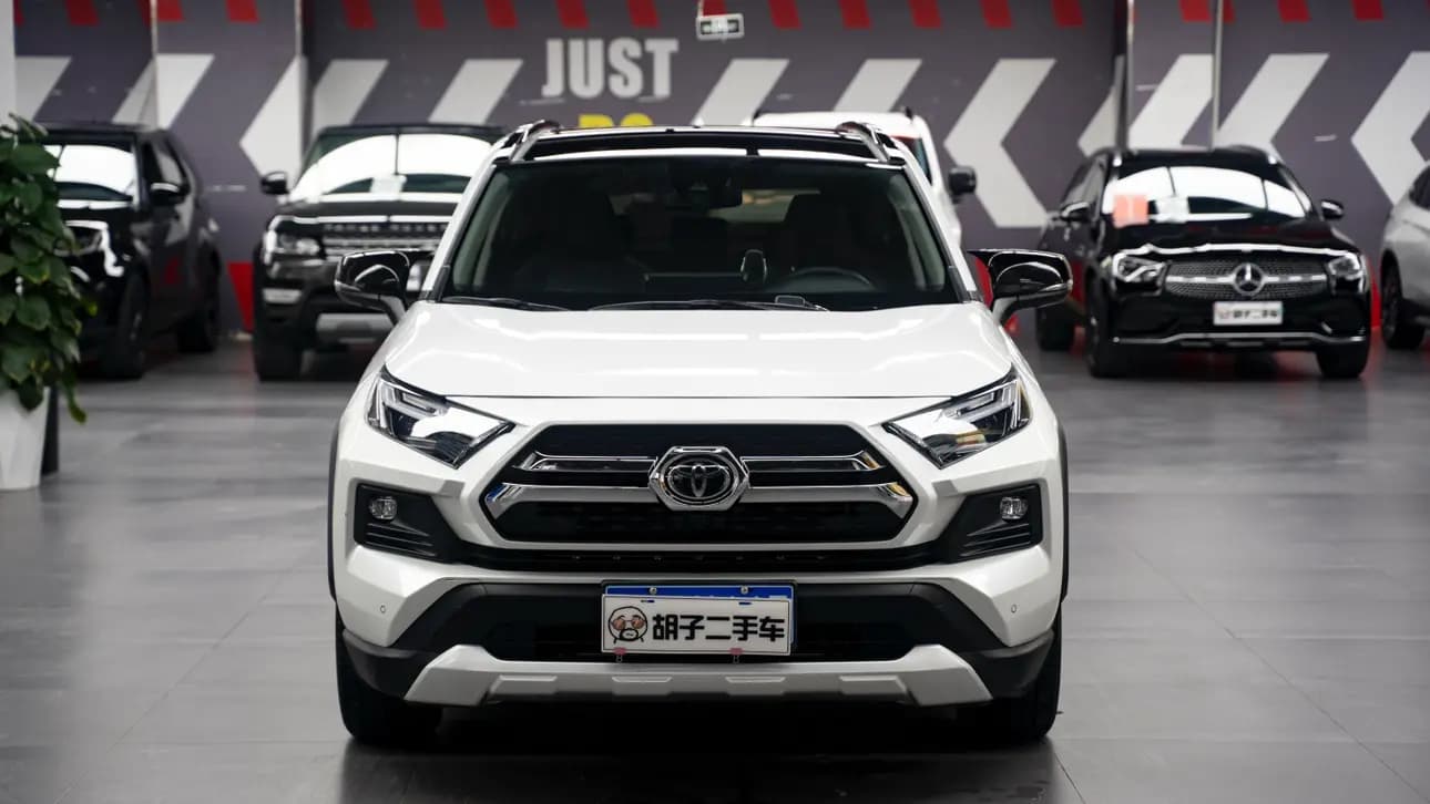 Toyota RAV4 2025 г. 20041 км. — фото 2
