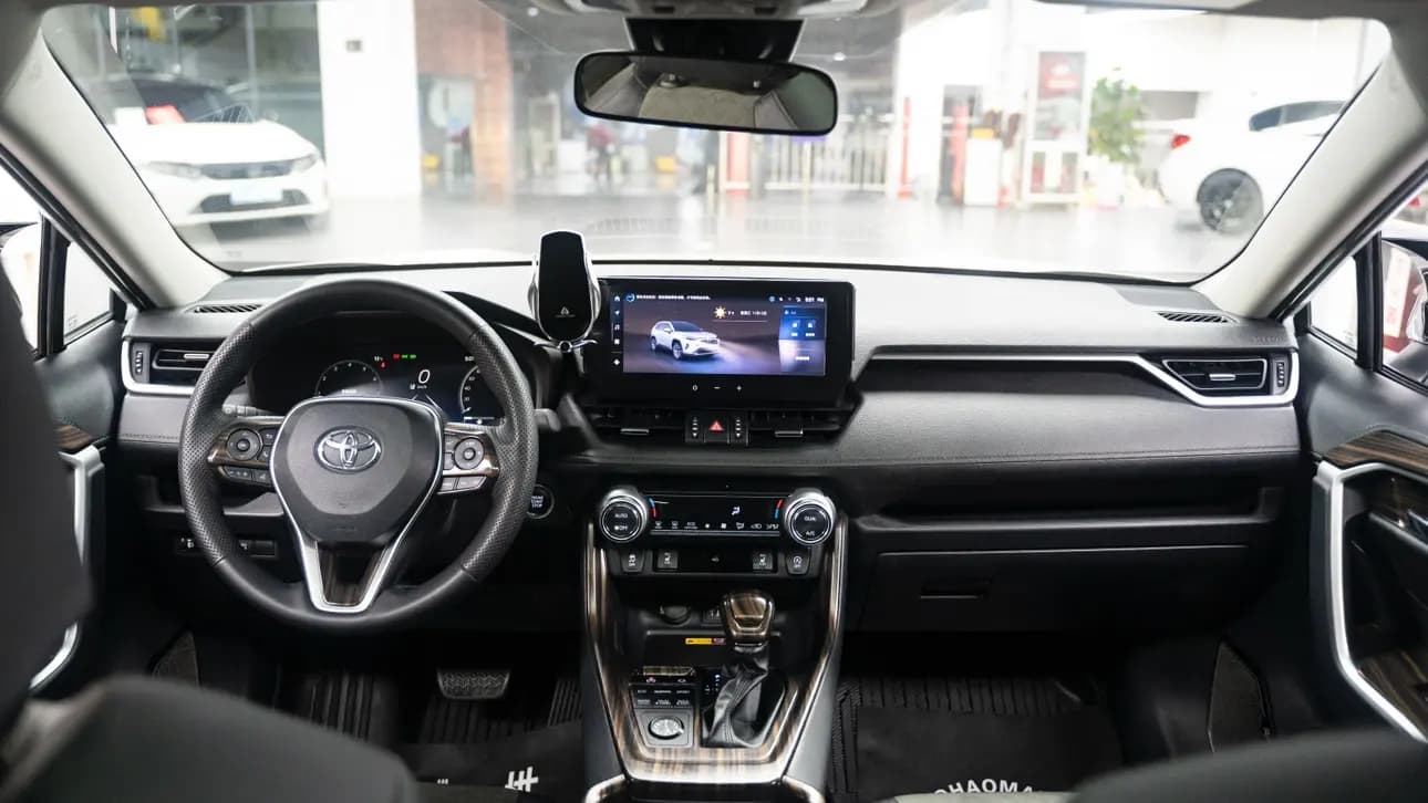 Toyota RAV4 2025 г. 20041 км. — фото 13