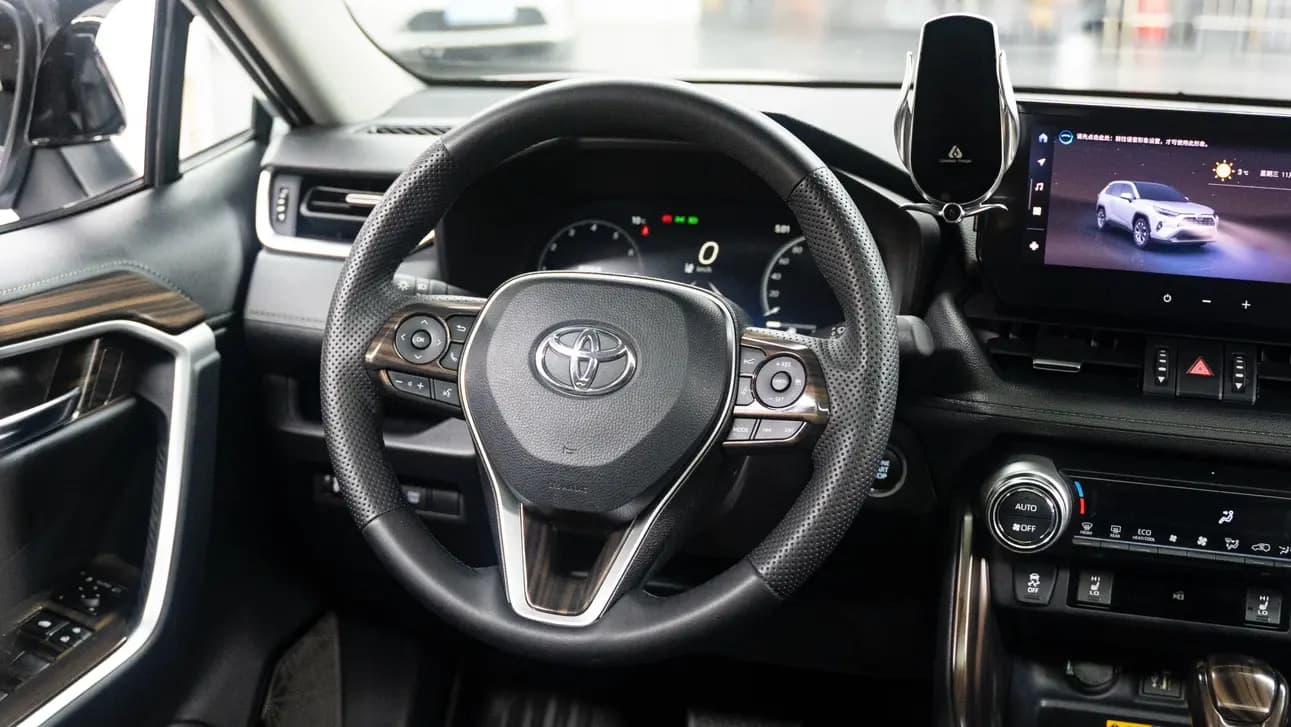 Toyota RAV4 2025 г. 20041 км. — фото 15
