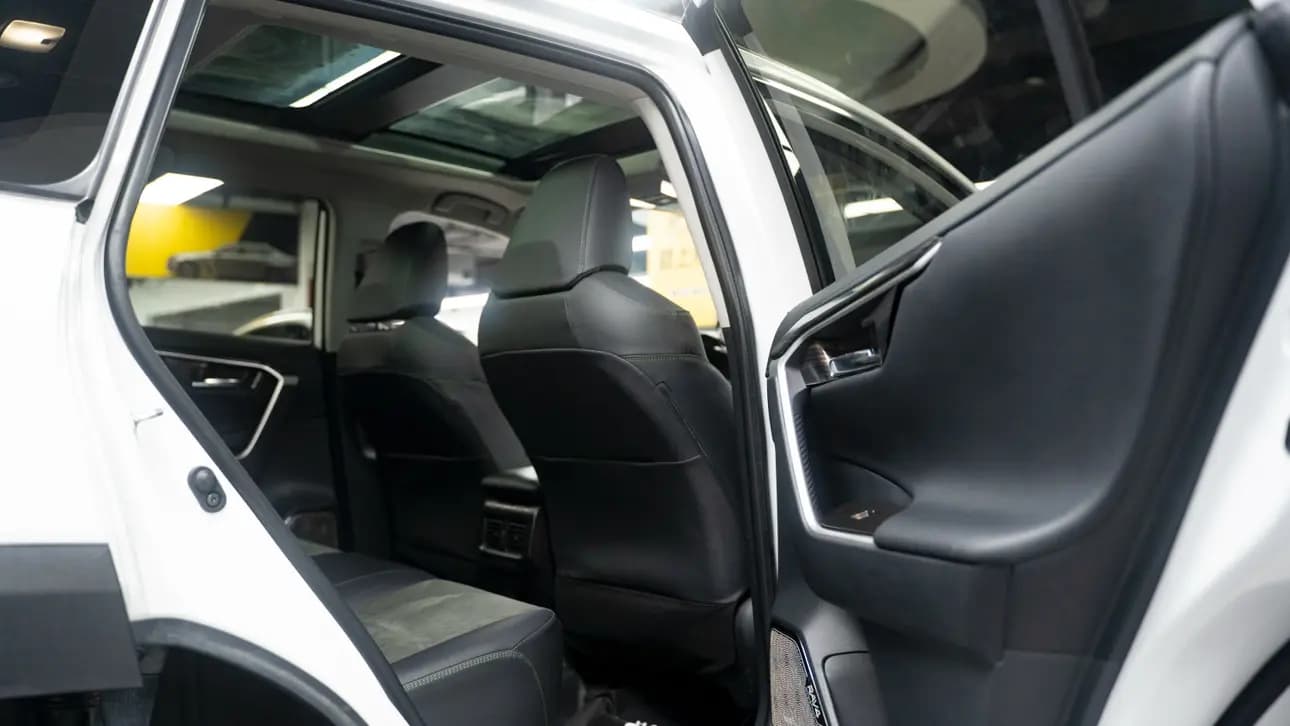 Toyota RAV4 2025 г. 20041 км. — фото 10