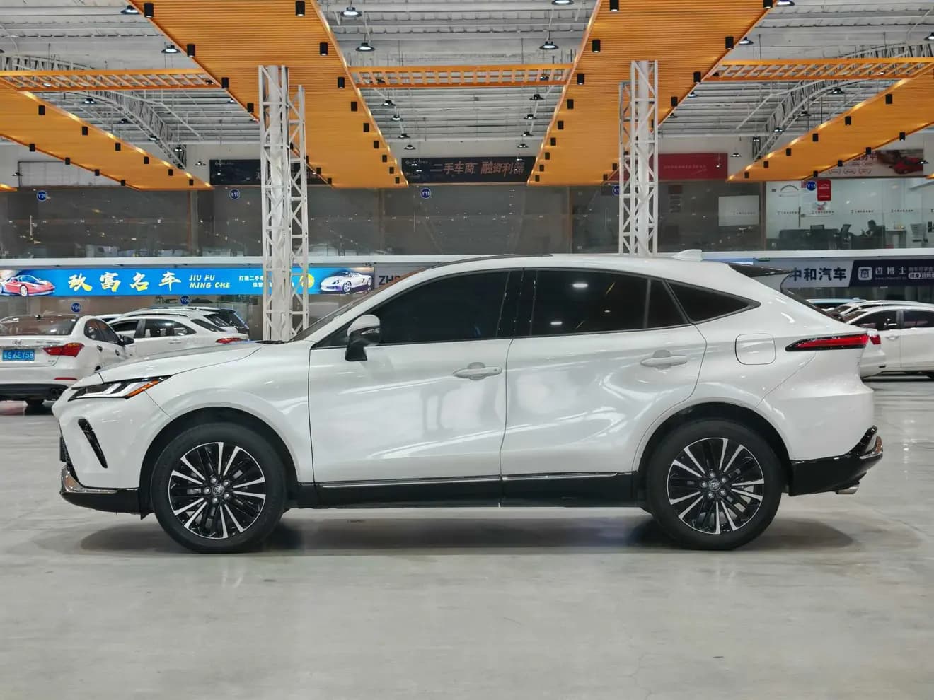 Toyota Venza 2023 г. 49083 км. — фото 4