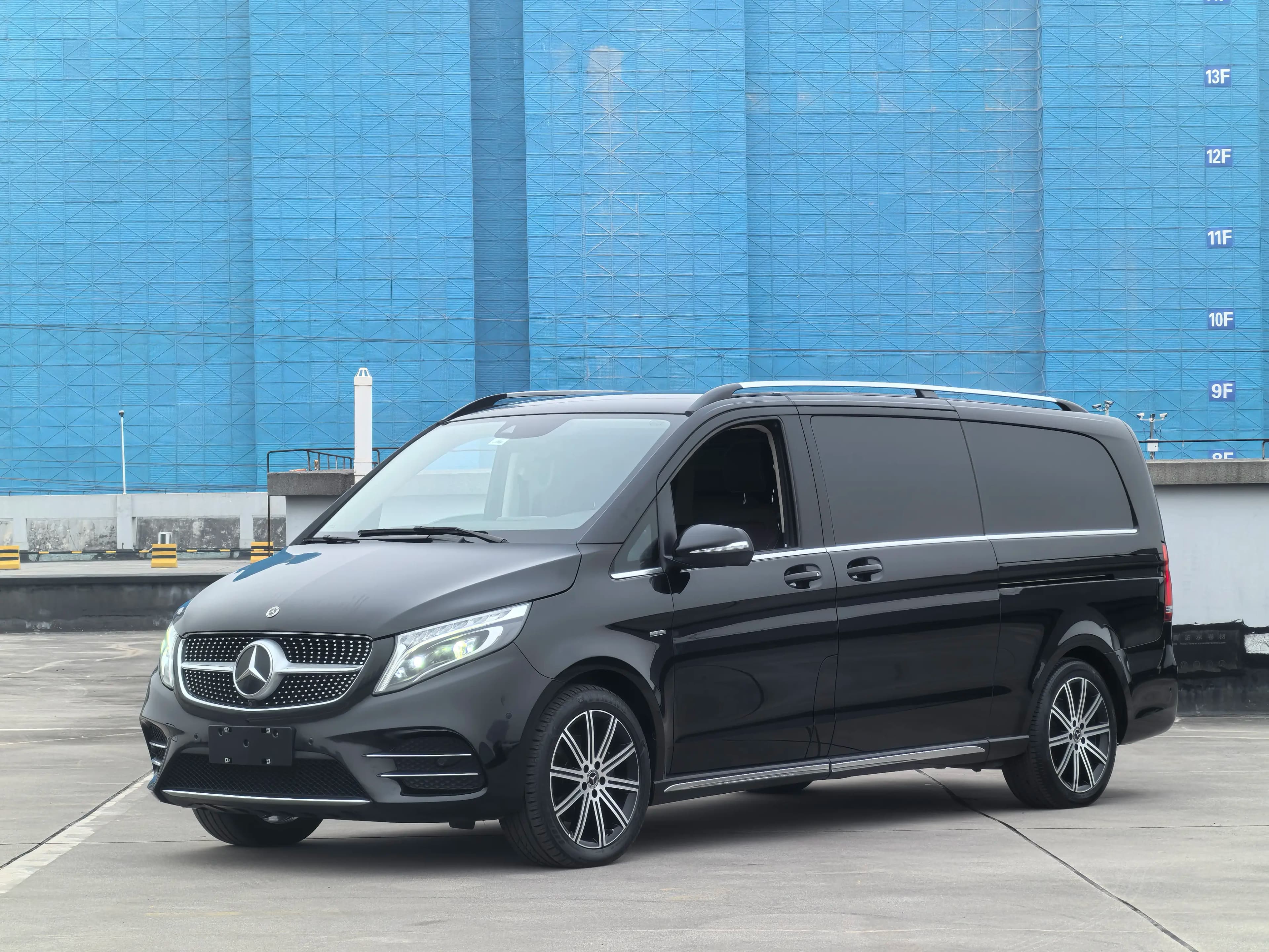 Mercedes-Benz Mercedes Benz V Class 2022 г. 91706 км.