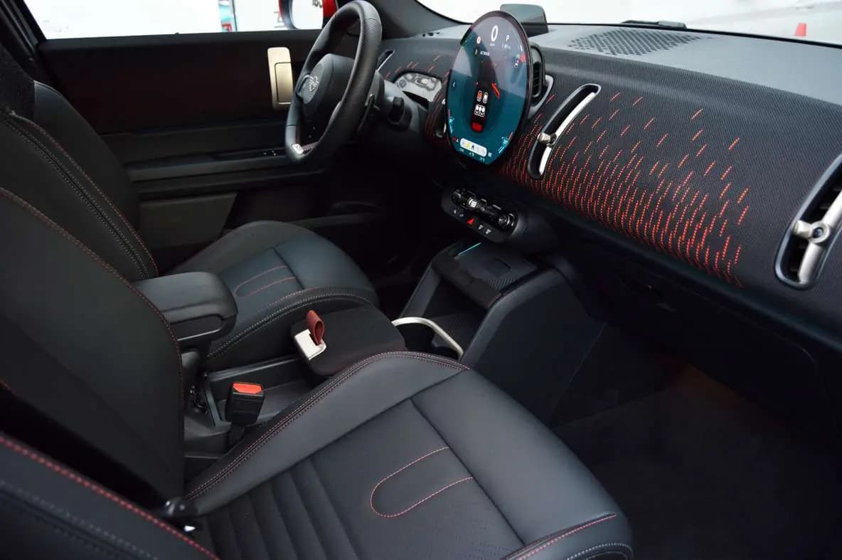 MINI JCW COUNTRYMAN 2024 г. 2574 км. — фото 8