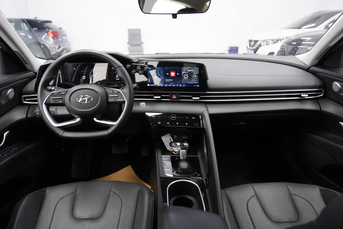 Hyundai Elantra 2022 г. 36000 км. — фото 11