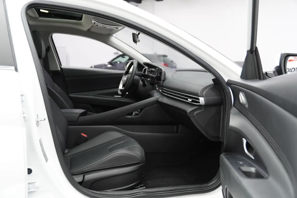 Hyundai Elantra 2022 г. 36000 км. — фото 17