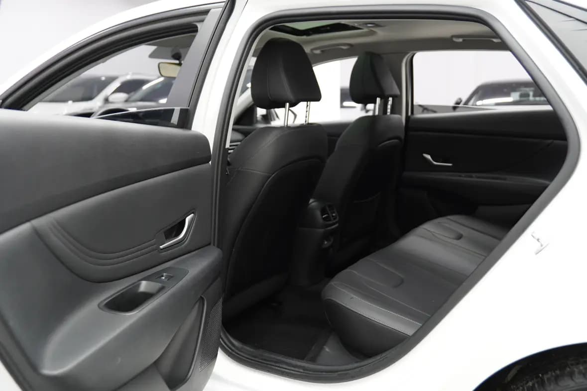 Hyundai Elantra 2022 г. 36000 км. — фото 18