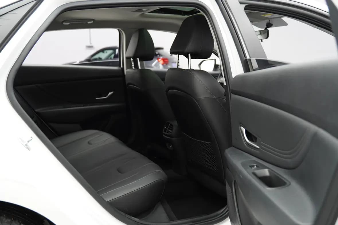Hyundai Elantra 2022 г. 36000 км. — фото 22