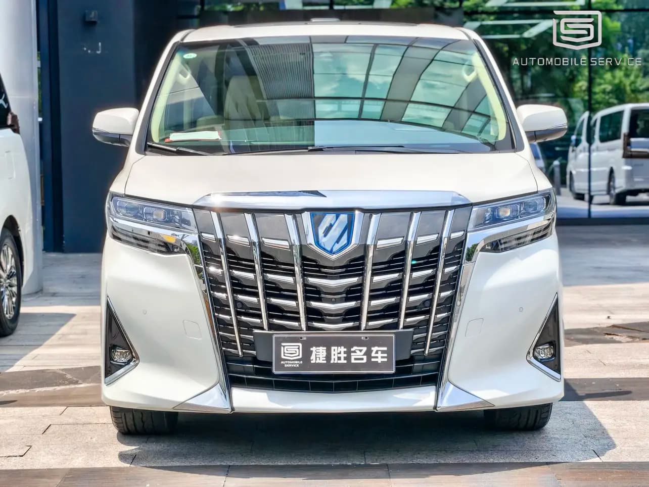 Toyota Alphard 2022 г. 64014 км. — фото 2