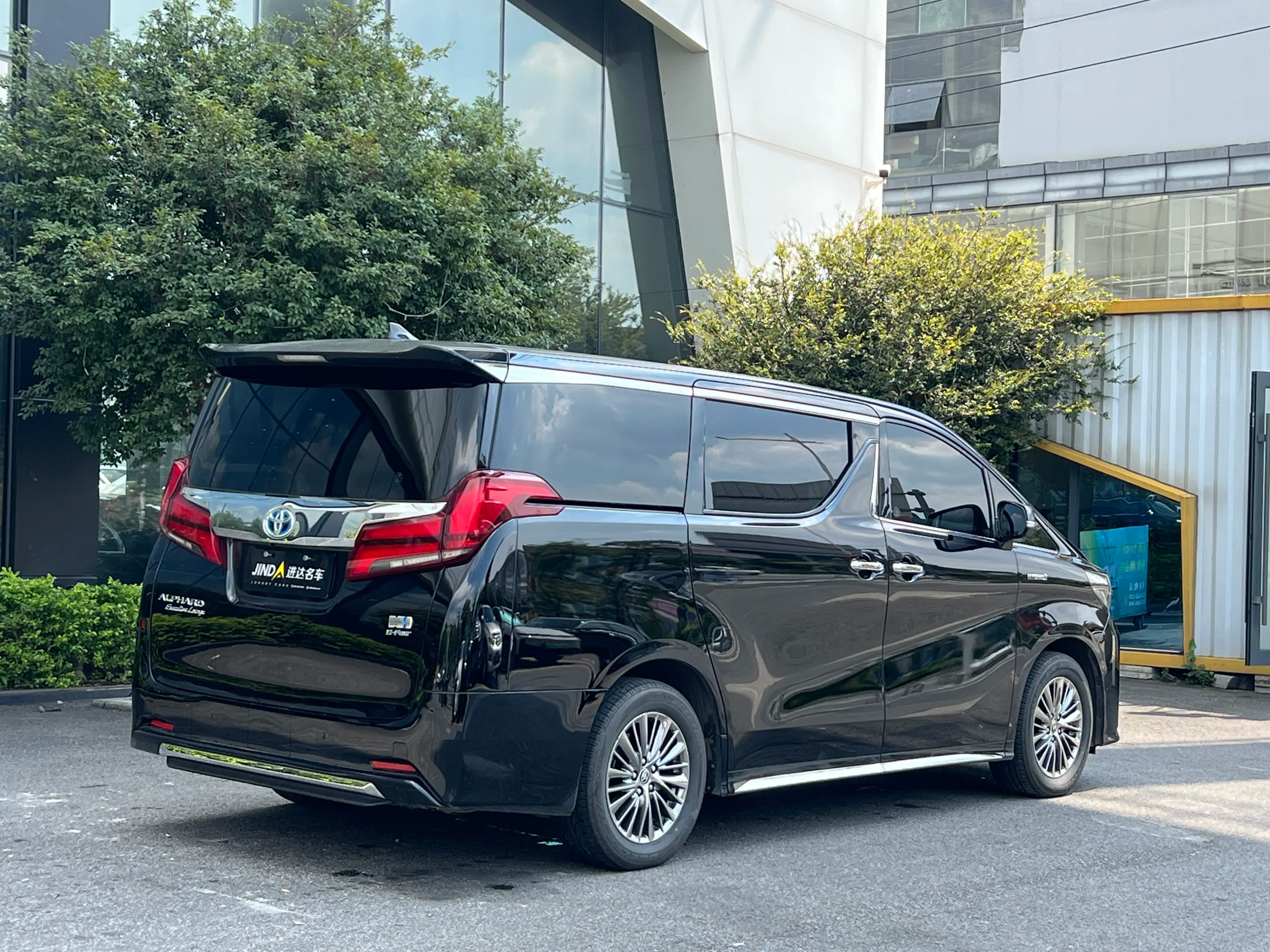 Toyota Alphard 2021 г. 36016 км. — фото 2