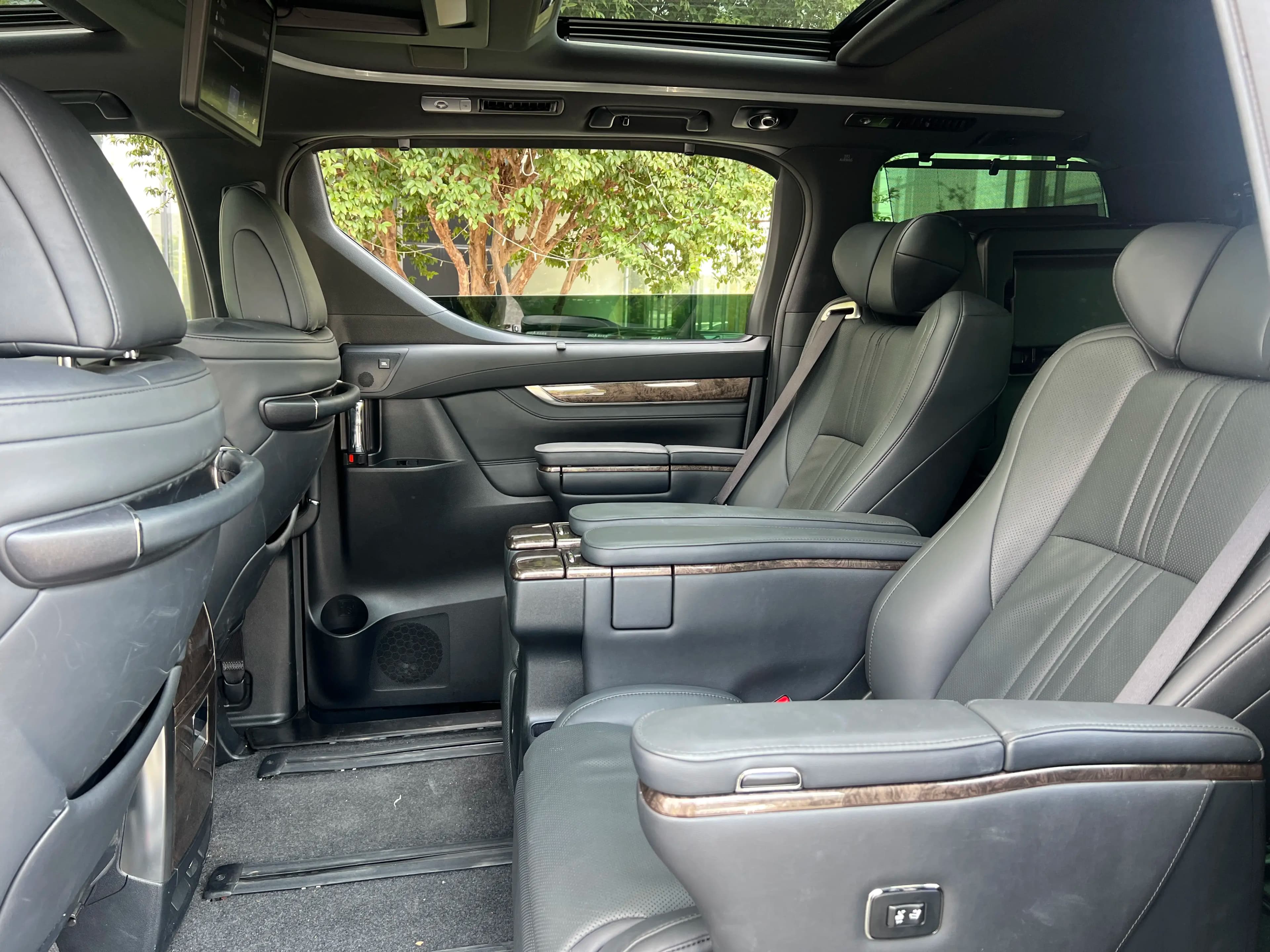 Toyota Alphard 2021 г. 36016 км. — фото 9