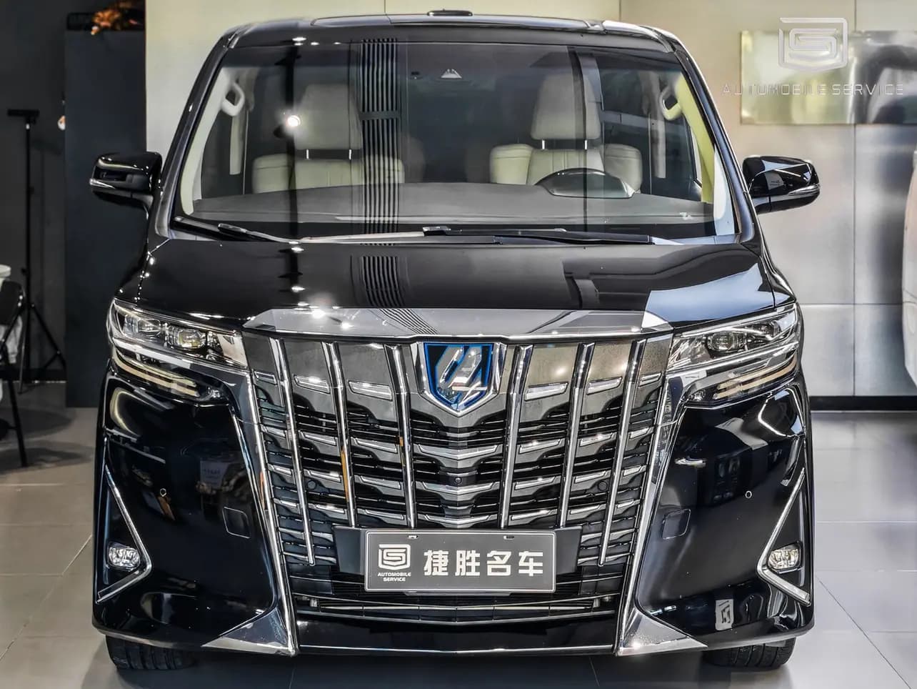 Toyota Alphard 2022 г. 78017 км. — фото 2