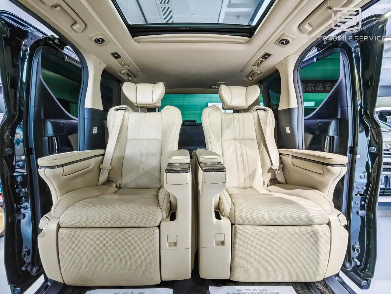 Toyota Alphard 2022 г. 78017 км. — фото 10