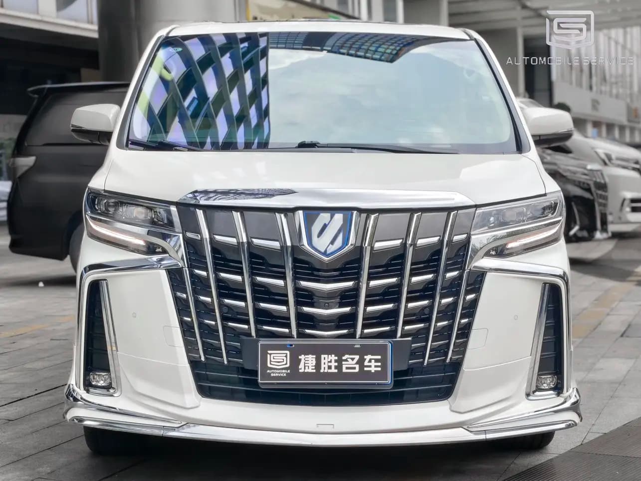 Toyota Alphard 2022 г. 101019 км. — фото 2