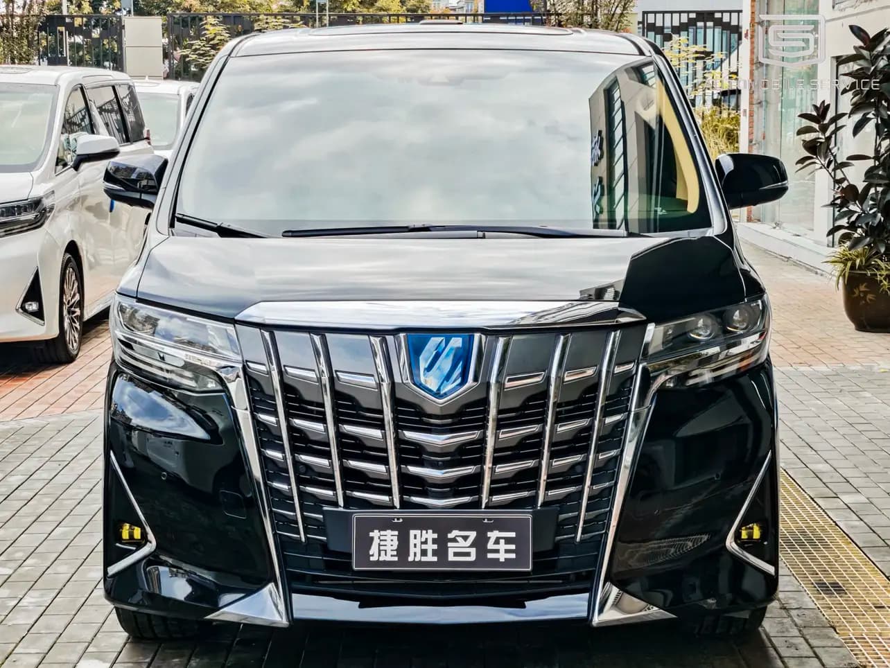 Toyota Alphard 2022 г. 99020 км. — фото 2
