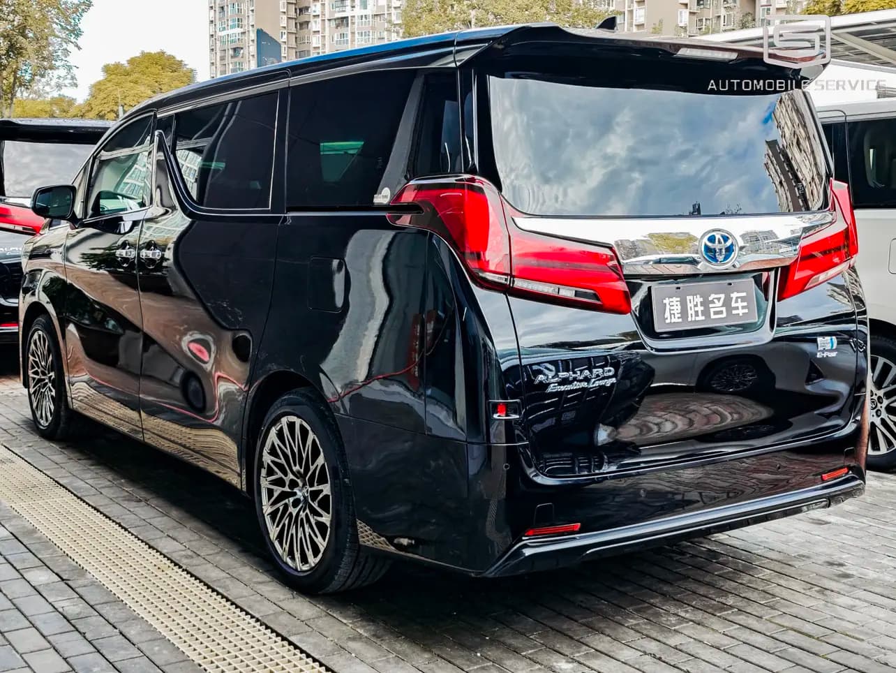Toyota Alphard 2022 г. 99020 км. — фото 3