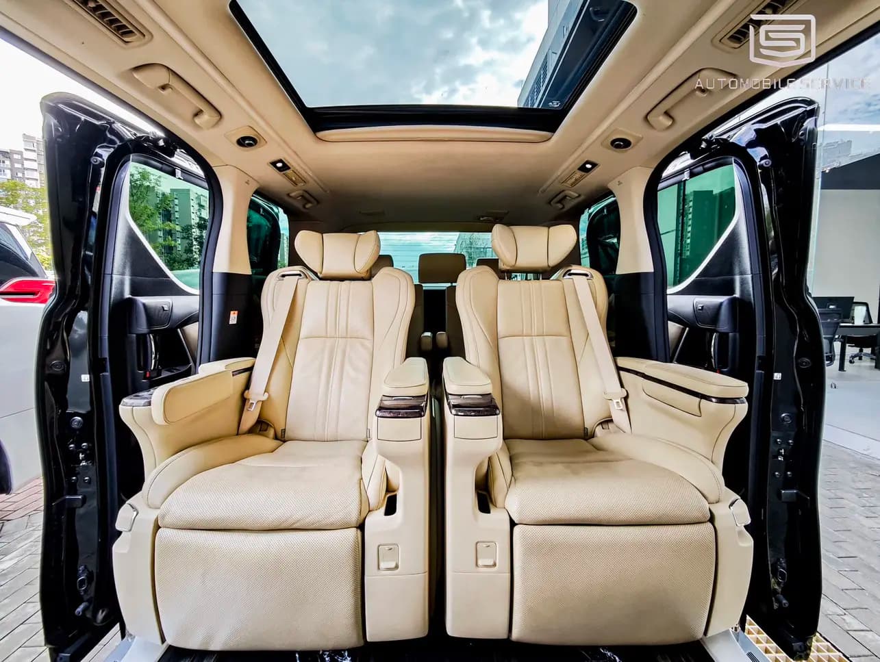 Toyota Alphard 2022 г. 99020 км. — фото 7