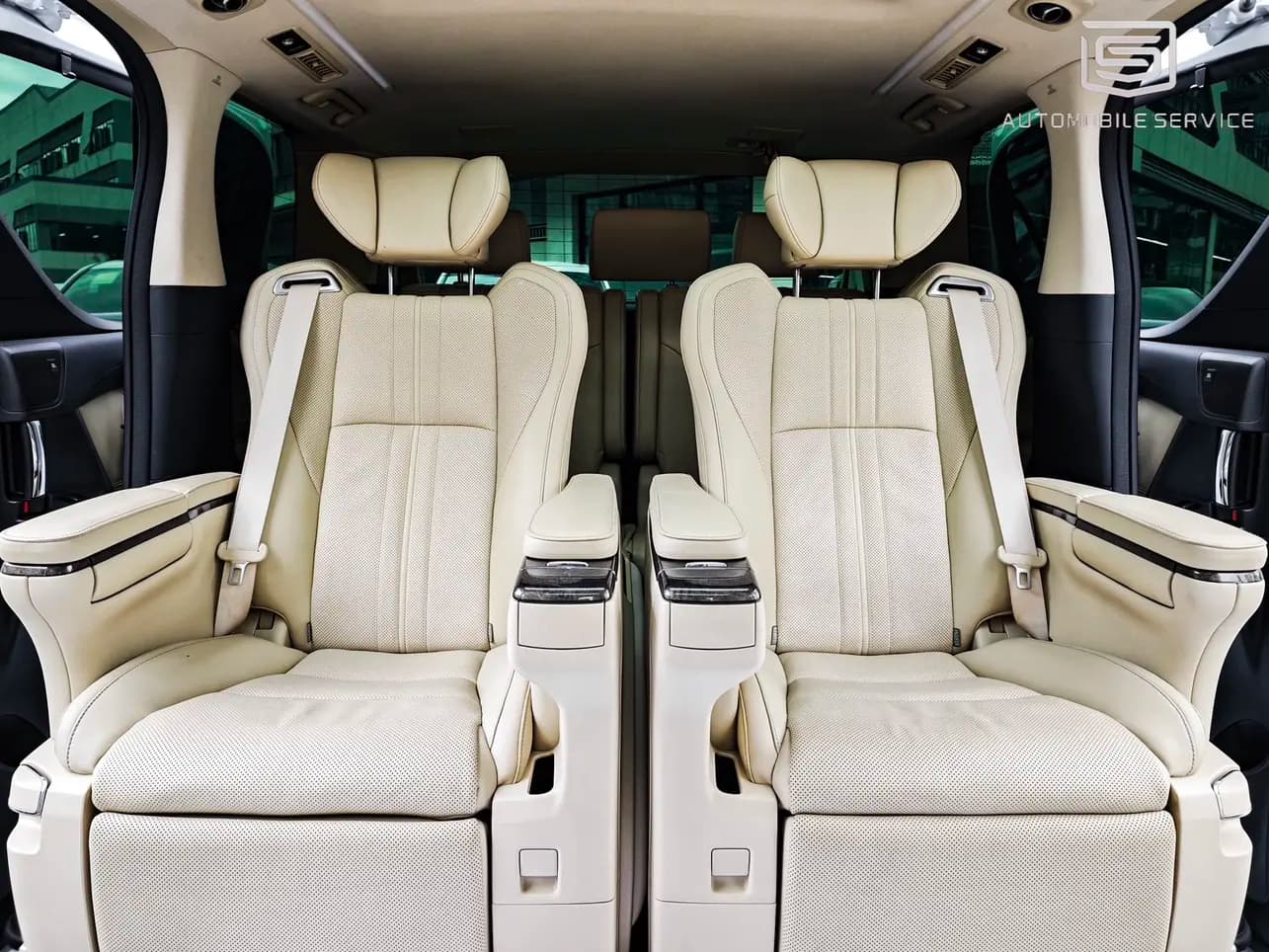 Toyota Alphard 2023 г. 36021 км. — фото 8