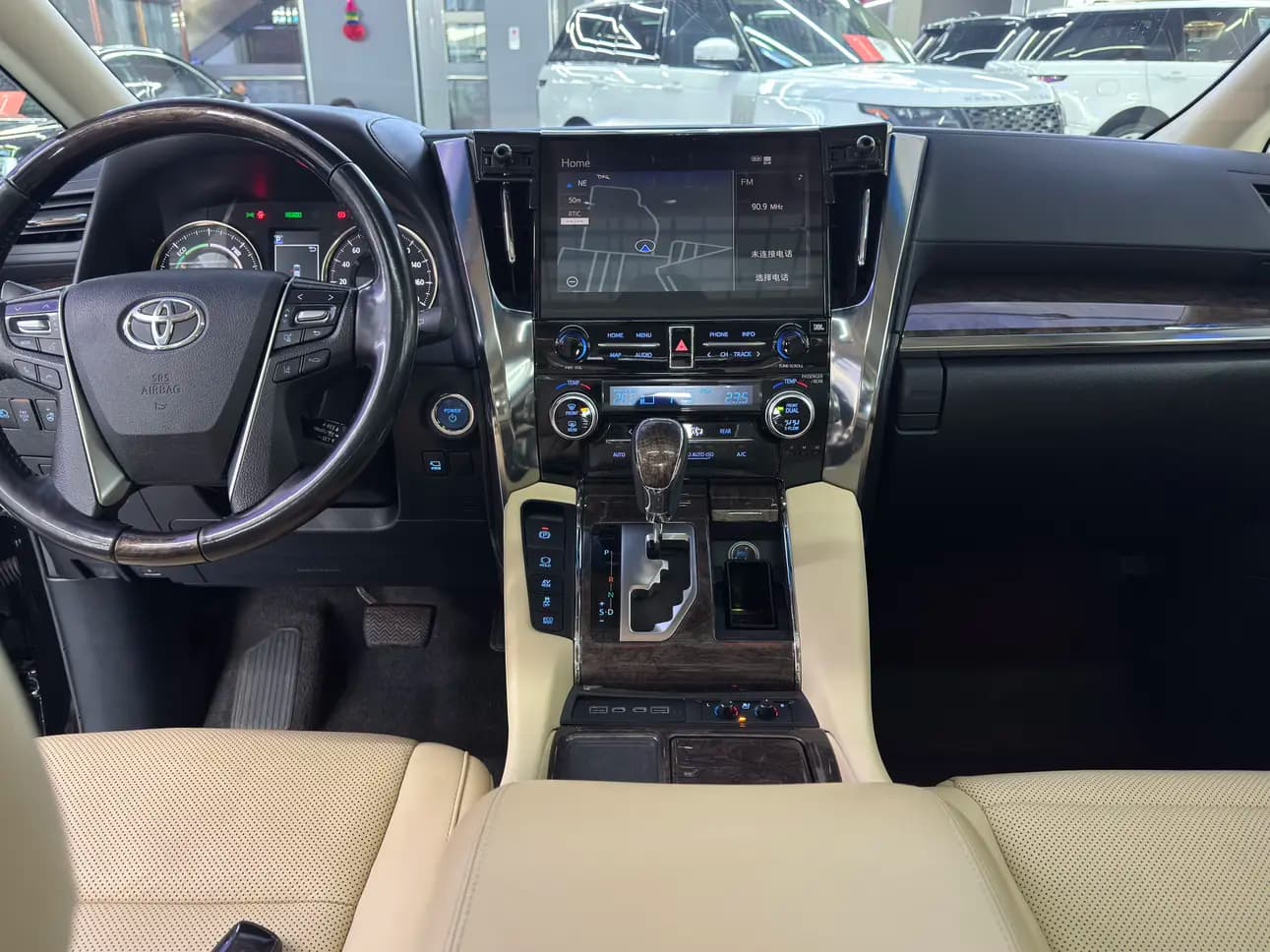 Toyota Crown Wellfire 2021 г. 87083 км. — фото 10