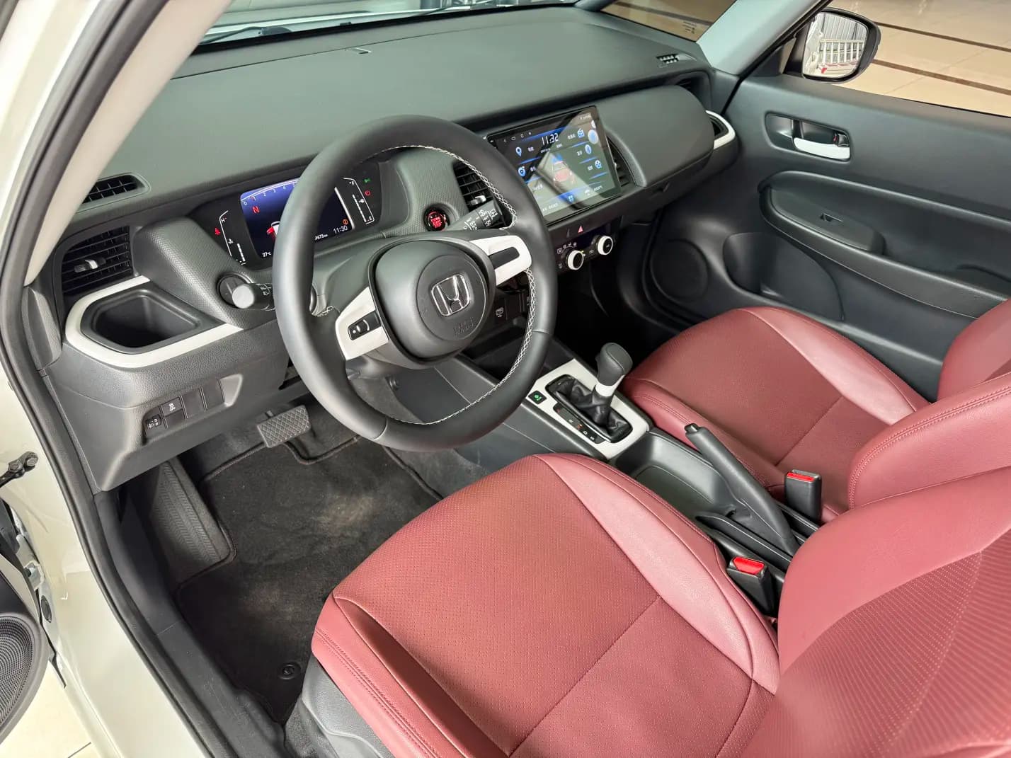 Honda Fit 2023 г. 39106 км. — фото 16
