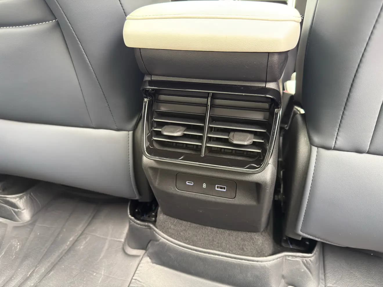 Geely Atlas L 2023 г. 30077 км. — фото 11