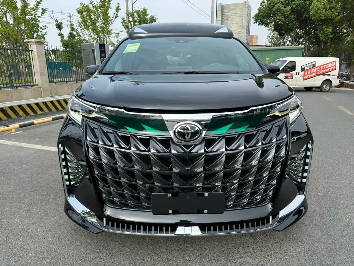 Toyota Granvia 2025 г. 3023 км. — фото 2