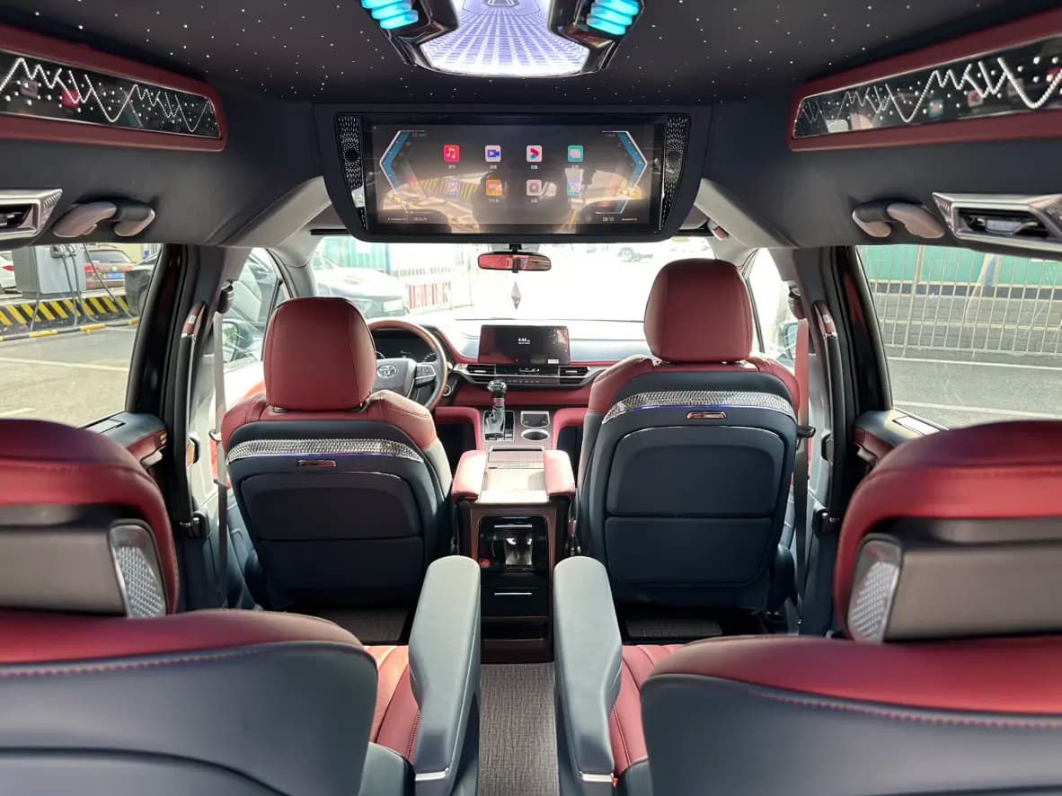 Toyota Granvia 2025 г. 3023 км. — фото 11