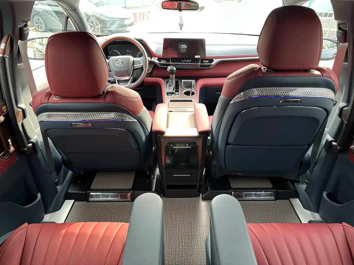 Toyota Granvia 2025 г. 3023 км. — фото 12