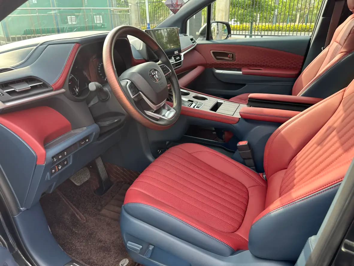 Toyota Granvia 2025 г. 3023 км. — фото 14